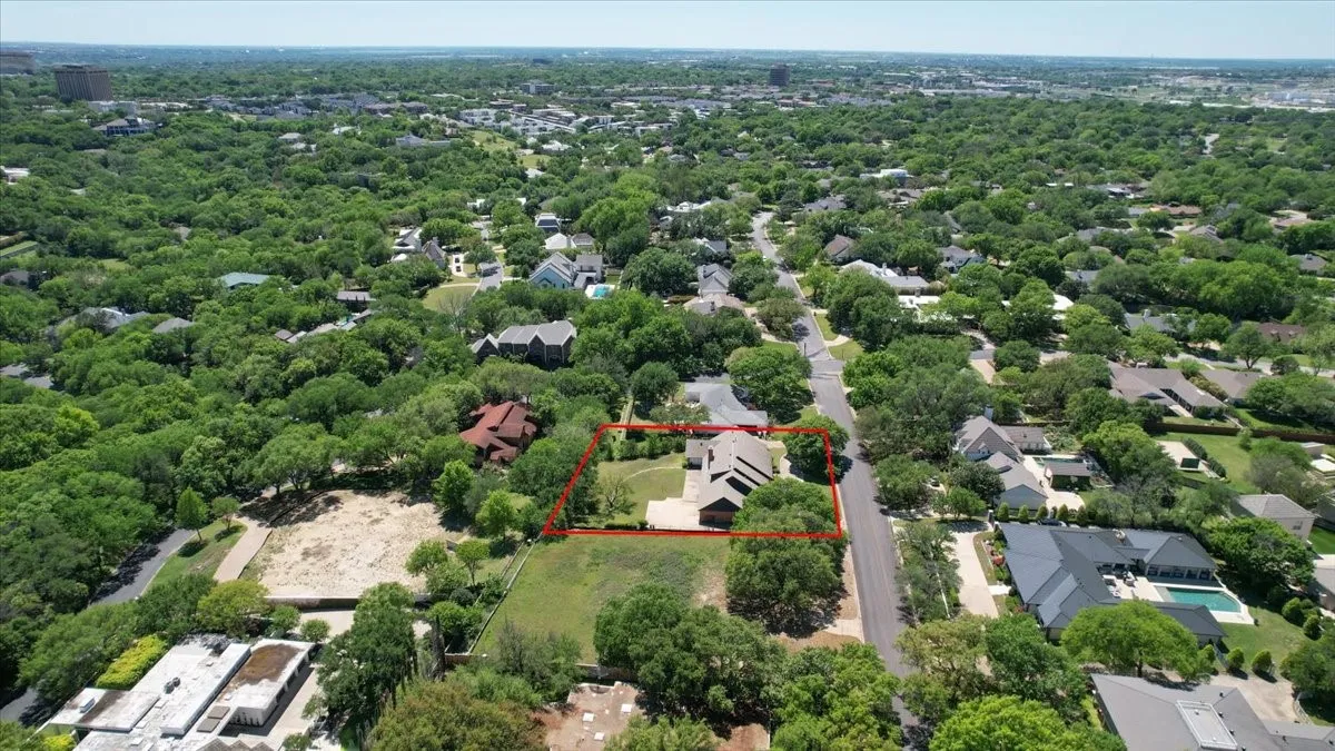 Single Family Residence For Sale in Tarrant County , 1421 Westover Lane, Westover Hills, Texas 76107, 4 Bedroom, 4 Bathroom, 2 Garage spaces, 3,966 Sqft, built in 1971, Preowned, mls#21227021, Real Estate Agent in Westover Hills, Homes For Sale in Tarrant county, Homes For Sale in Westover Hills, Realtor in Westover Hills Texas, Real Estate Brokerage Independent Realty Texas, Luminita Cordes Realtor