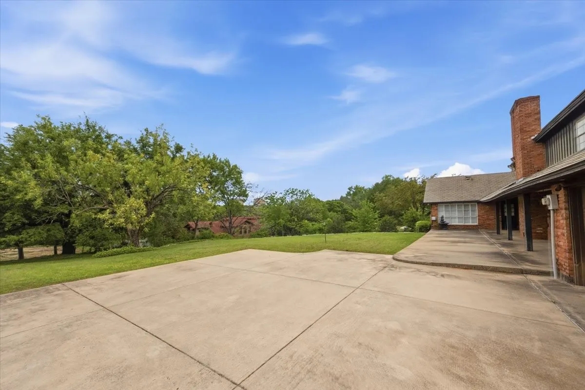 Single Family Residence For Sale in Tarrant County , 1421 Westover Lane, Westover Hills, Texas 76107, 4 Bedroom, 4 Bathroom, 2 Garage spaces, 3,966 Sqft, built in 1971, Preowned, mls#21227021, Real Estate Agent in Westover Hills, Homes For Sale in Tarrant county, Homes For Sale in Westover Hills, Realtor in Westover Hills Texas, Real Estate Brokerage Independent Realty Texas, Luminita Cordes Realtor
