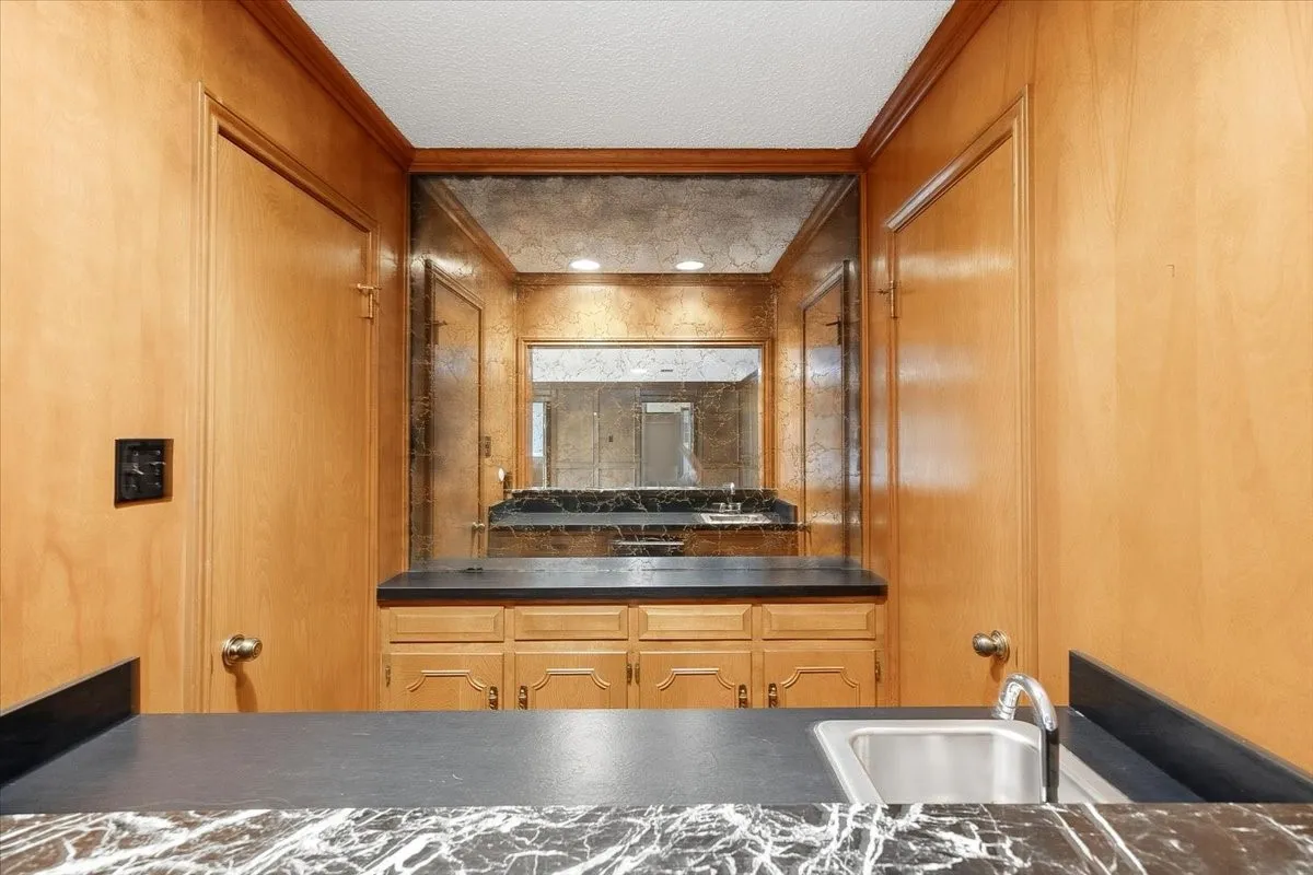 Wet bar