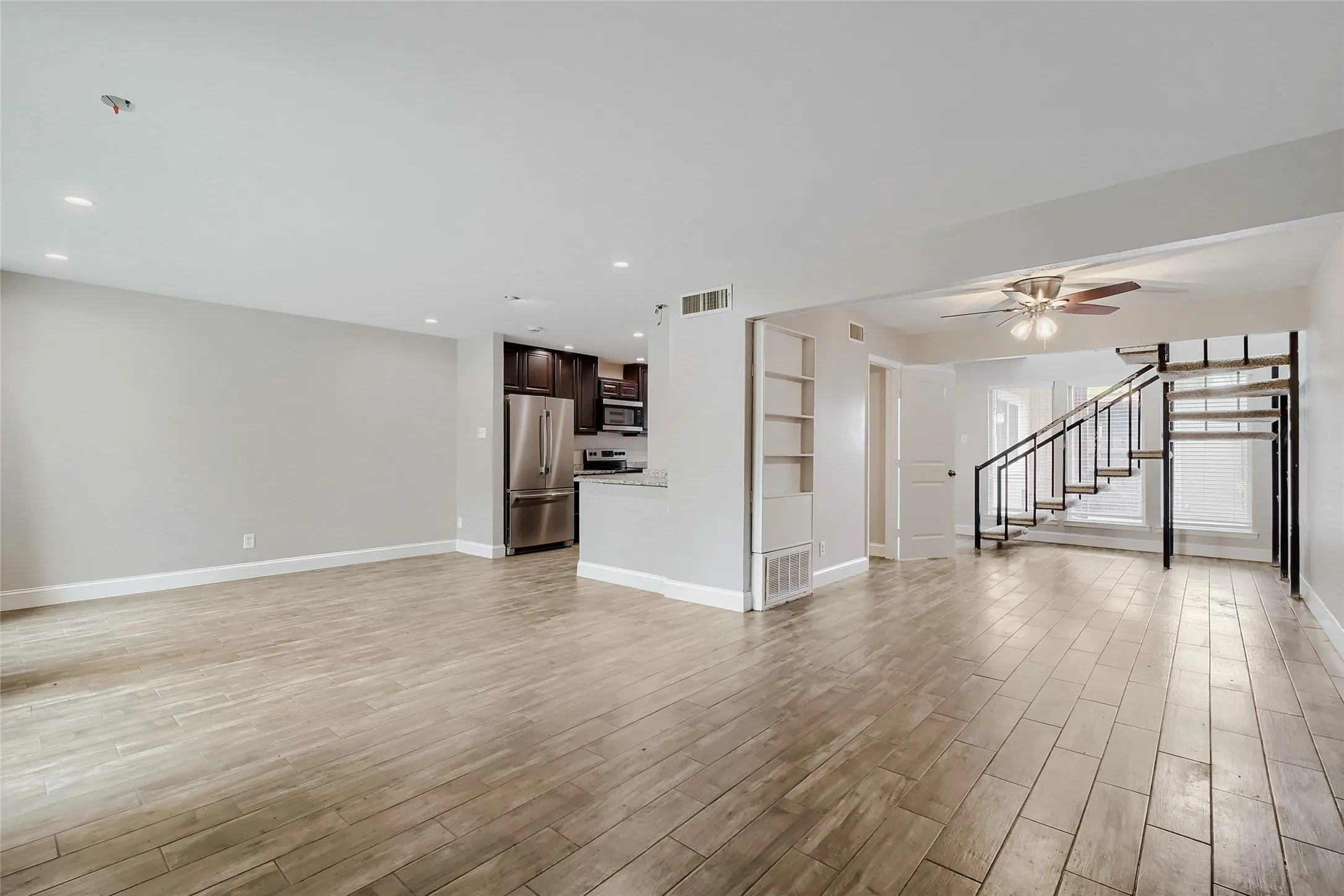 Single Family Residence For Sale in Tarrant County , 1624 Choteau Circle, Grapevine, Texas 76051, 3 Bedroom, 2 Bathroom, Garage spaces, 2,092 Sqft, built in 1977, mls#21195035, Real Estate Agent in Grapevine, Homes For Sale in Tarrant county, Homes For Sale in Grapevine, Realtor in Grapevine Texas, Real Estate Brokerage Independent Realty Texas, Luminita Cordes Realtor