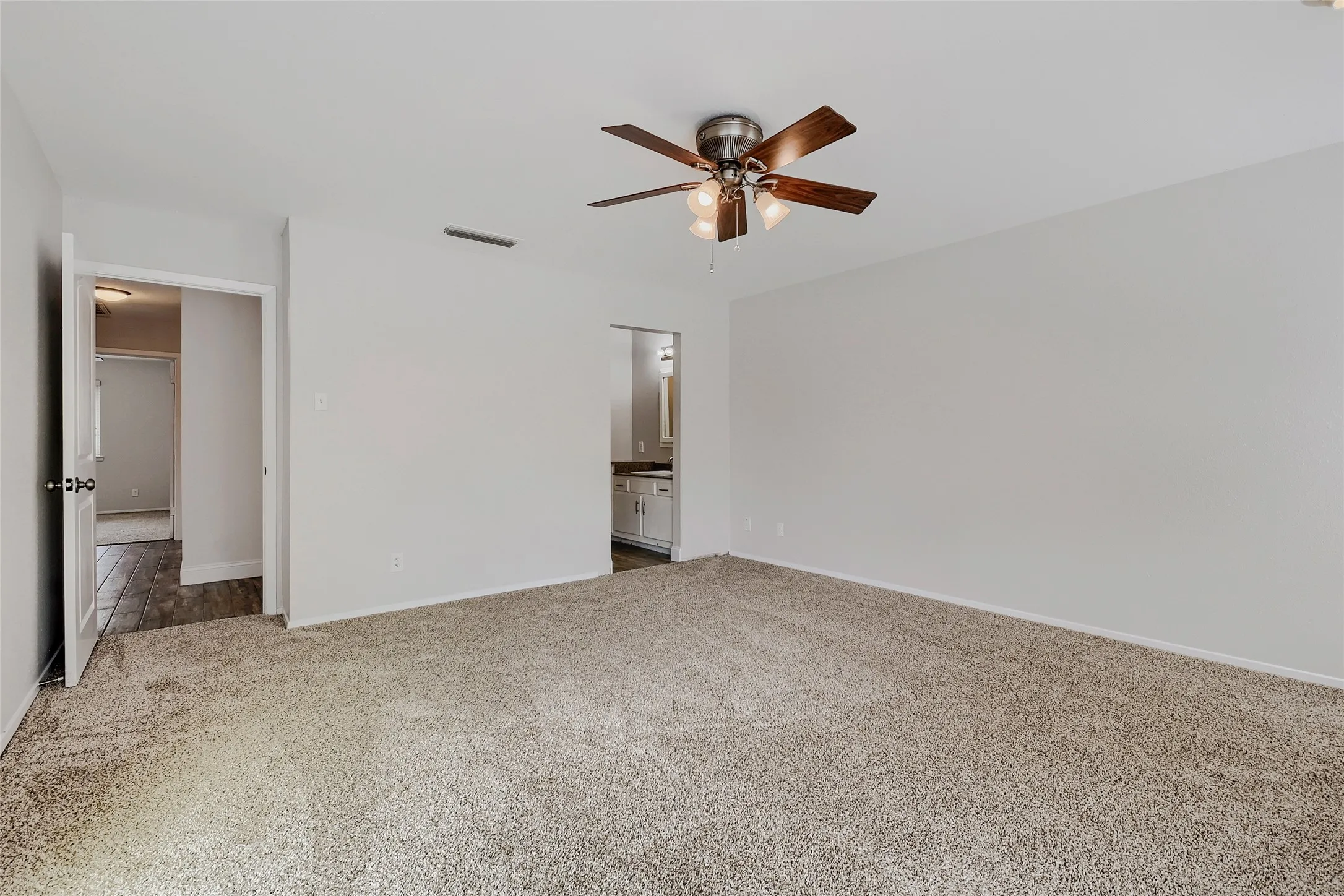Single Family Residence For Sale in Tarrant County , 1624 Choteau Circle, Grapevine, Texas 76051, 3 Bedroom, 2 Bathroom, Garage spaces, 2,092 Sqft, built in 1977, mls#21195035, Real Estate Agent in Grapevine, Homes For Sale in Tarrant county, Homes For Sale in Grapevine, Realtor in Grapevine Texas, Real Estate Brokerage Independent Realty Texas, Luminita Cordes Realtor