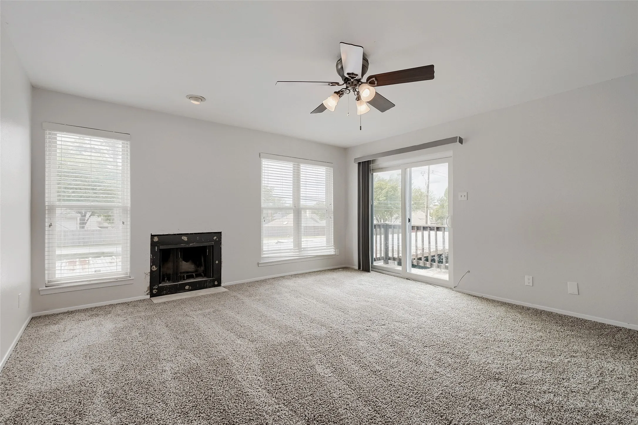 Single Family Residence For Sale in Tarrant County , 1624 Choteau Circle, Grapevine, Texas 76051, 3 Bedroom, 2 Bathroom, Garage spaces, 2,092 Sqft, built in 1977, mls#21195035, Real Estate Agent in Grapevine, Homes For Sale in Tarrant county, Homes For Sale in Grapevine, Realtor in Grapevine Texas, Real Estate Brokerage Independent Realty Texas, Luminita Cordes Realtor