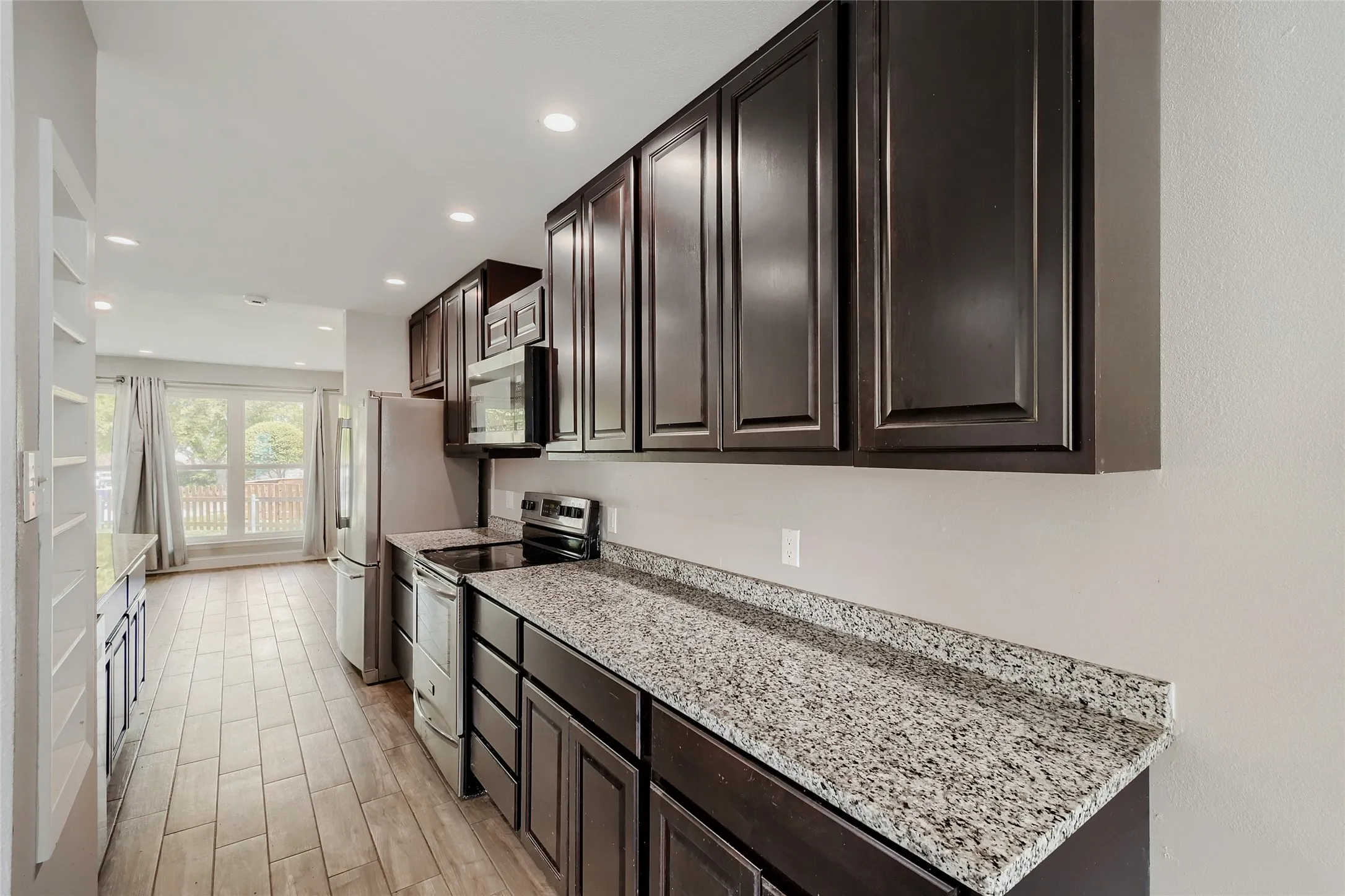 Single Family Residence For Sale in Tarrant County , 1624 Choteau Circle, Grapevine, Texas 76051, 3 Bedroom, 2 Bathroom, Garage spaces, 2,092 Sqft, built in 1977, mls#21195035, Real Estate Agent in Grapevine, Homes For Sale in Tarrant county, Homes For Sale in Grapevine, Realtor in Grapevine Texas, Real Estate Brokerage Independent Realty Texas, Luminita Cordes Realtor