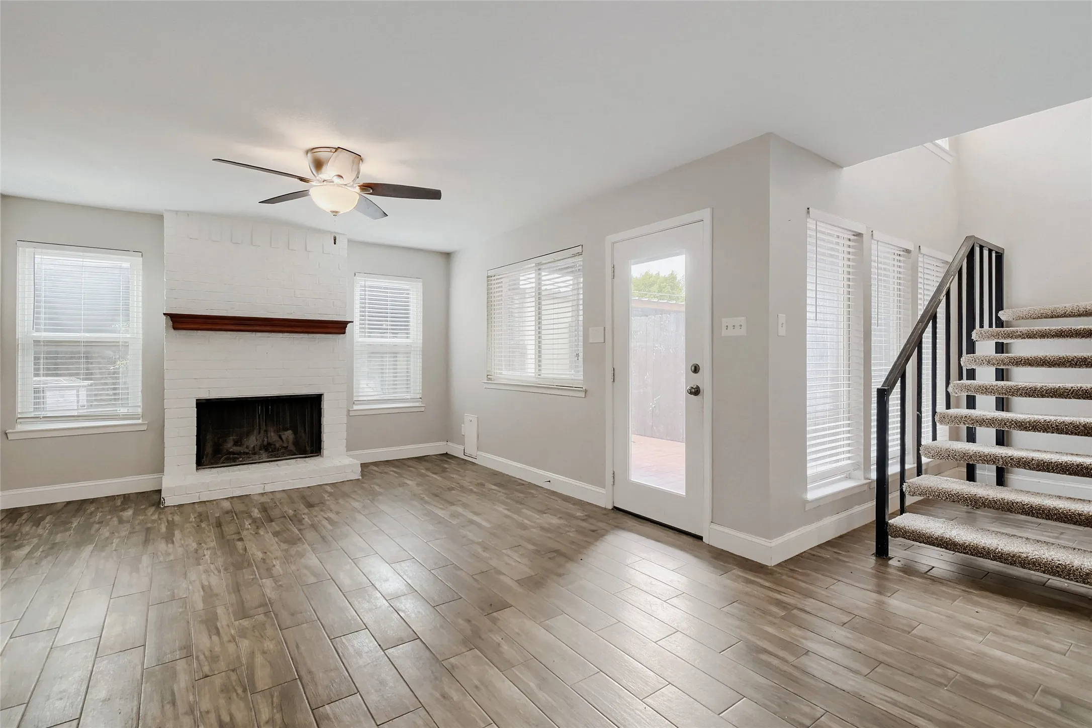 Single Family Residence For Sale in Tarrant County , 1624 Choteau Circle, Grapevine, Texas 76051, 3 Bedroom, 2 Bathroom, Garage spaces, 2,092 Sqft, built in 1977, mls#21195035, Real Estate Agent in Grapevine, Homes For Sale in Tarrant county, Homes For Sale in Grapevine, Realtor in Grapevine Texas, Real Estate Brokerage Independent Realty Texas, Luminita Cordes Realtor