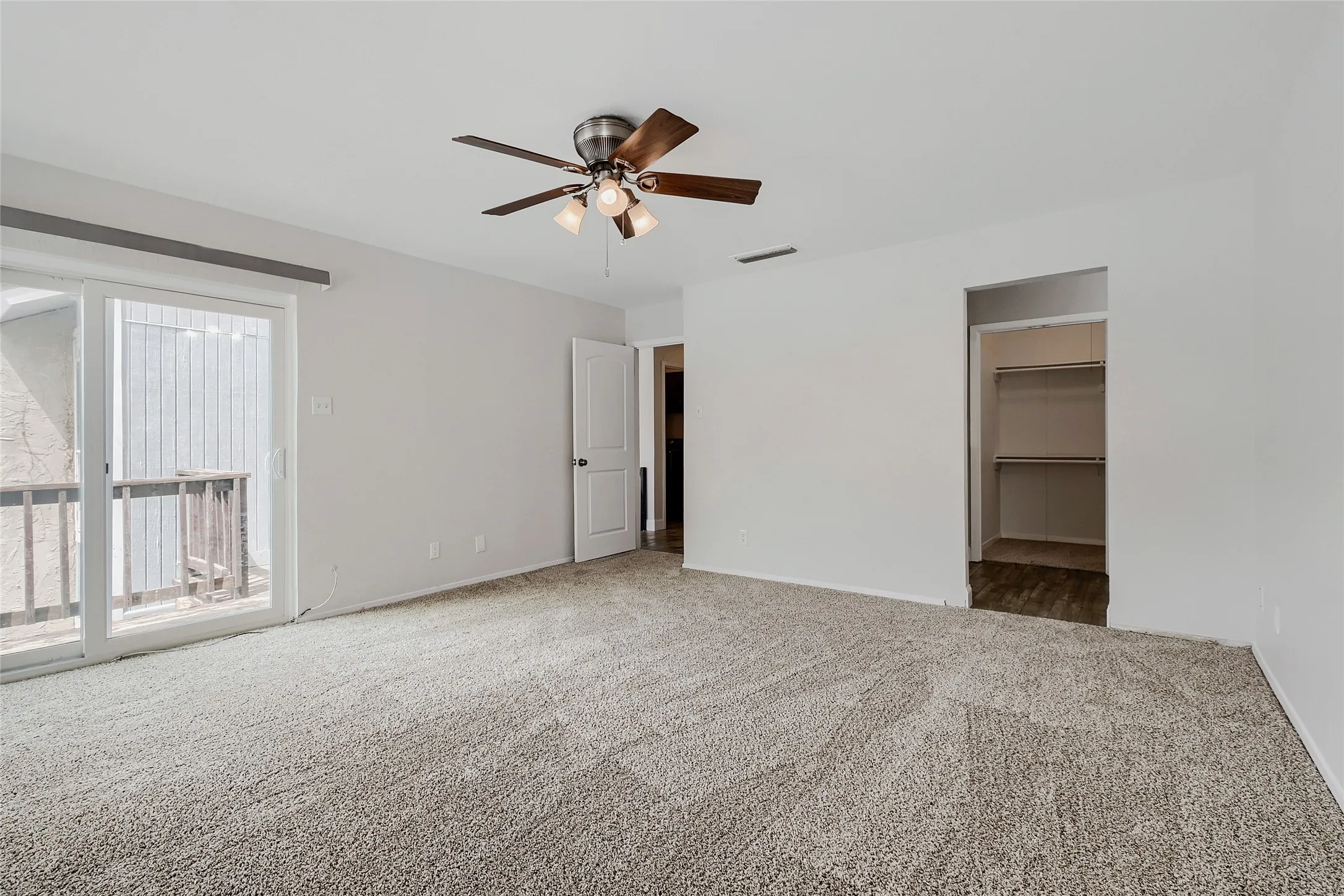 Single Family Residence For Sale in Tarrant County , 1624 Choteau Circle, Grapevine, Texas 76051, 3 Bedroom, 2 Bathroom, Garage spaces, 2,092 Sqft, built in 1977, mls#21195035, Real Estate Agent in Grapevine, Homes For Sale in Tarrant county, Homes For Sale in Grapevine, Realtor in Grapevine Texas, Real Estate Brokerage Independent Realty Texas, Luminita Cordes Realtor