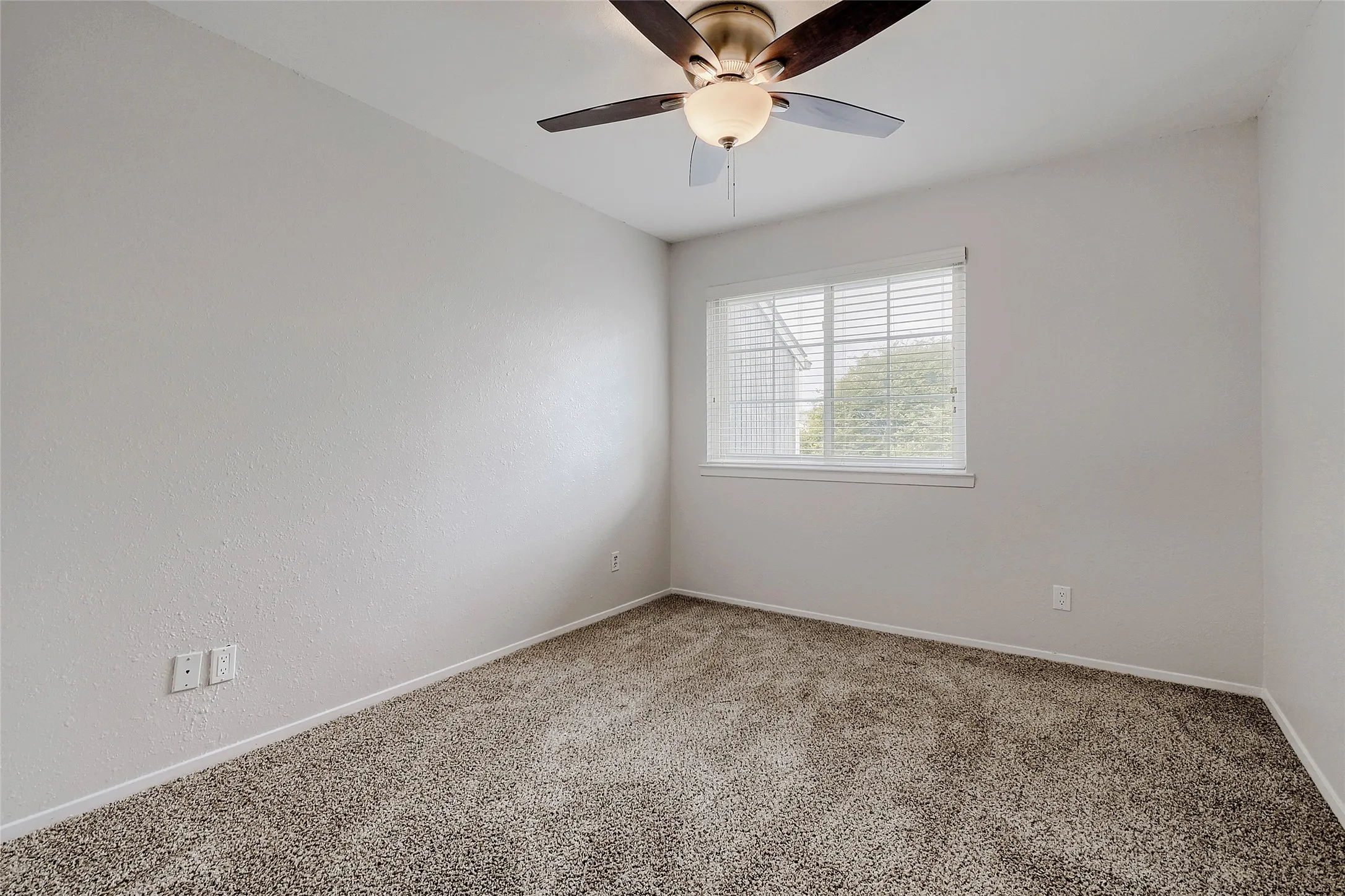 Single Family Residence For Sale in Tarrant County , 1624 Choteau Circle, Grapevine, Texas 76051, 3 Bedroom, 2 Bathroom, Garage spaces, 2,092 Sqft, built in 1977, mls#21195035, Real Estate Agent in Grapevine, Homes For Sale in Tarrant county, Homes For Sale in Grapevine, Realtor in Grapevine Texas, Real Estate Brokerage Independent Realty Texas, Luminita Cordes Realtor