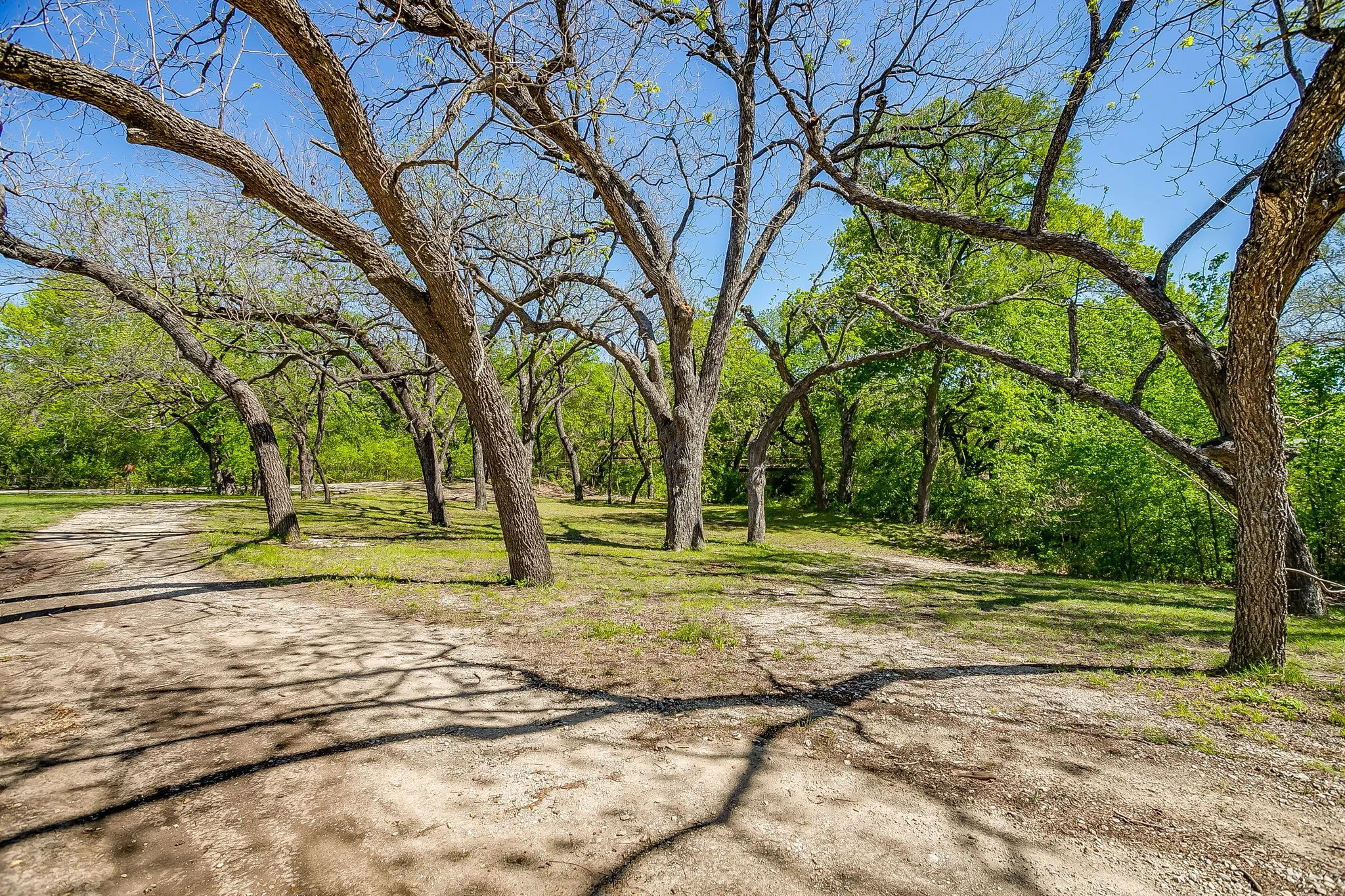 Single Family Residence For Sale in Hood County , 8216 Cleburne Highway, Granbury, Texas 76049, 3 Bedroom, 3 Bathroom, 4 Garage spaces, 1,433 Sqft, built in 1974, mls#21231299, Real Estate Agent in Granbury, Homes For Sale in Hood county, Homes For Sale in Granbury, Realtor in Granbury Texas, Real Estate Brokerage Independent Realty Texas, Luminita Cordes Realtor