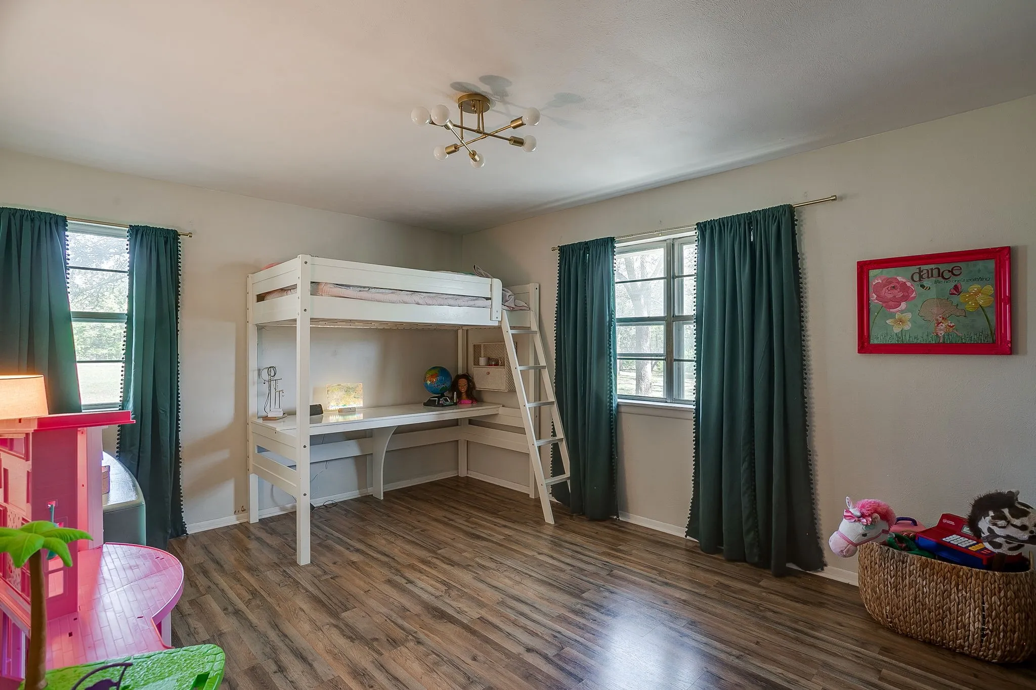 Single Family Residence For Sale in Hood County , 8216 Cleburne Highway, Granbury, Texas 76049, 3 Bedroom, 3 Bathroom, 4 Garage spaces, 1,433 Sqft, built in 1974, mls#21231299, Real Estate Agent in Granbury, Homes For Sale in Hood county, Homes For Sale in Granbury, Realtor in Granbury Texas, Real Estate Brokerage Independent Realty Texas, Luminita Cordes Realtor