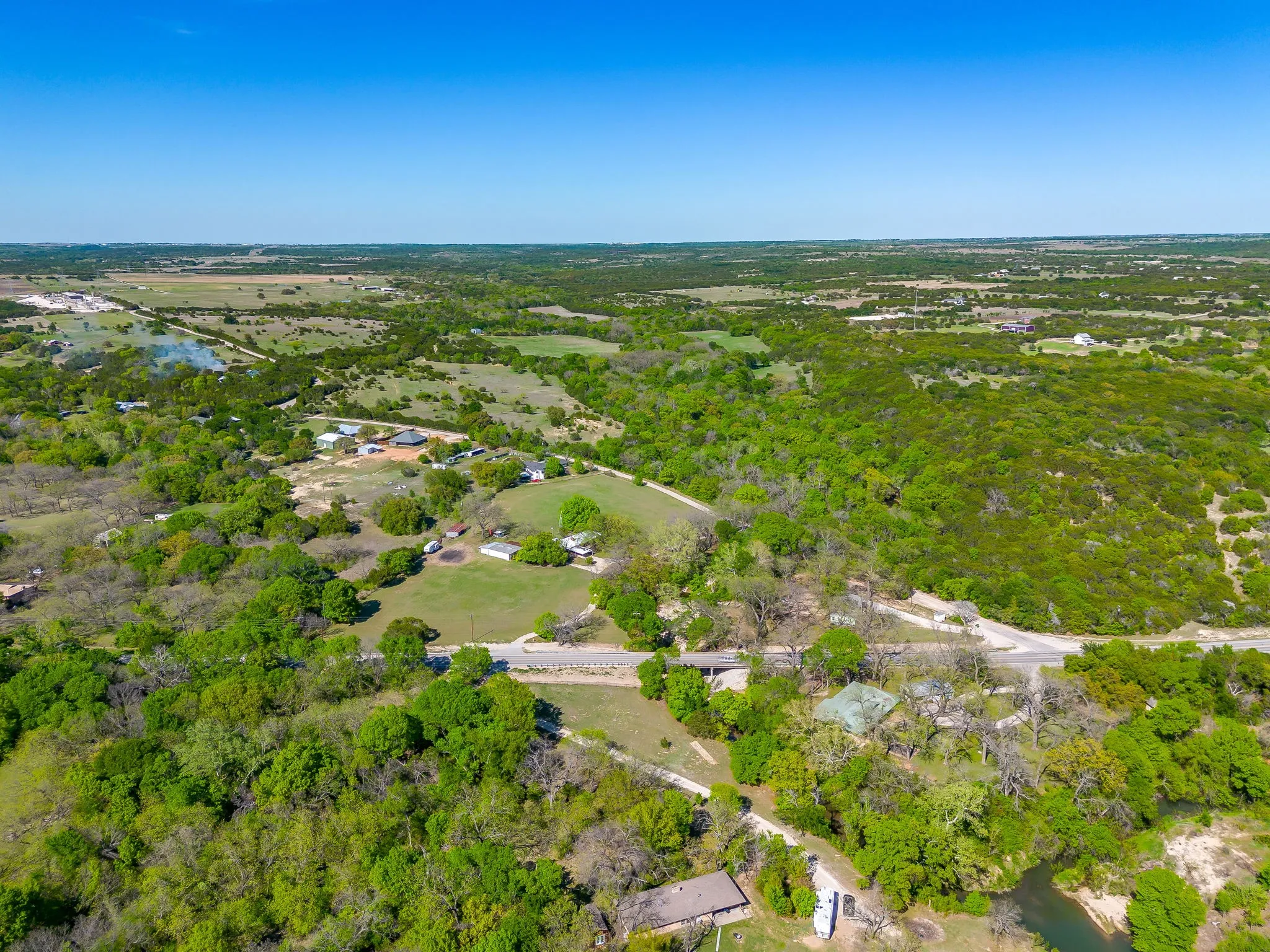 Single Family Residence For Sale in Hood County , 8216 Cleburne Highway, Granbury, Texas 76049, 3 Bedroom, 3 Bathroom, 4 Garage spaces, 1,433 Sqft, built in 1974, mls#21231299, Real Estate Agent in Granbury, Homes For Sale in Hood county, Homes For Sale in Granbury, Realtor in Granbury Texas, Real Estate Brokerage Independent Realty Texas, Luminita Cordes Realtor