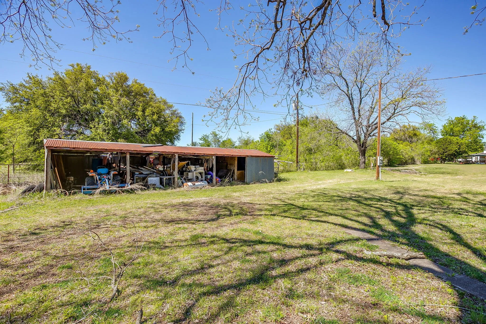 Single Family Residence For Sale in Hood County , 8216 Cleburne Highway, Granbury, Texas 76049, 3 Bedroom, 3 Bathroom, 4 Garage spaces, 1,433 Sqft, built in 1974, mls#21231299, Real Estate Agent in Granbury, Homes For Sale in Hood county, Homes For Sale in Granbury, Realtor in Granbury Texas, Real Estate Brokerage Independent Realty Texas, Luminita Cordes Realtor