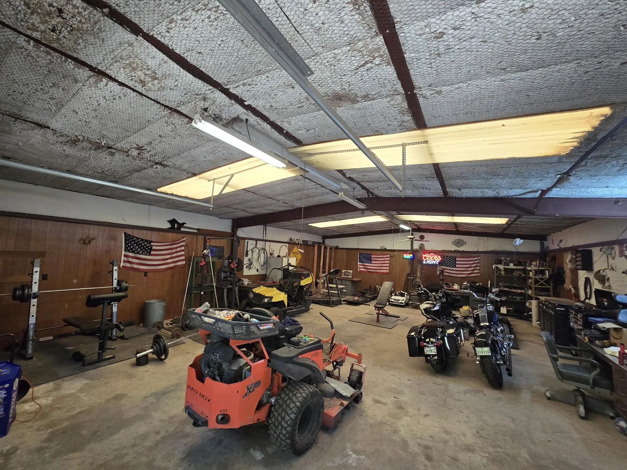 Single Family Residence For Sale in Hood County , 8216 Cleburne Highway, Granbury, Texas 76049, 3 Bedroom, 3 Bathroom, 4 Garage spaces, 1,433 Sqft, built in 1974, mls#21231299, Real Estate Agent in Granbury, Homes For Sale in Hood county, Homes For Sale in Granbury, Realtor in Granbury Texas, Real Estate Brokerage Independent Realty Texas, Luminita Cordes Realtor