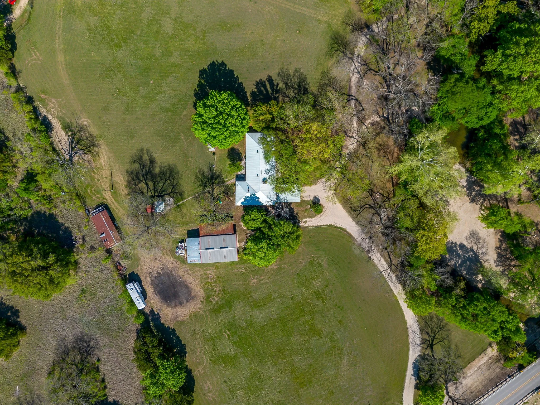 Single Family Residence For Sale in Hood County , 8216 Cleburne Highway, Granbury, Texas 76049, 3 Bedroom, 3 Bathroom, 4 Garage spaces, 1,433 Sqft, built in 1974, mls#21231299, Real Estate Agent in Granbury, Homes For Sale in Hood county, Homes For Sale in Granbury, Realtor in Granbury Texas, Real Estate Brokerage Independent Realty Texas, Luminita Cordes Realtor