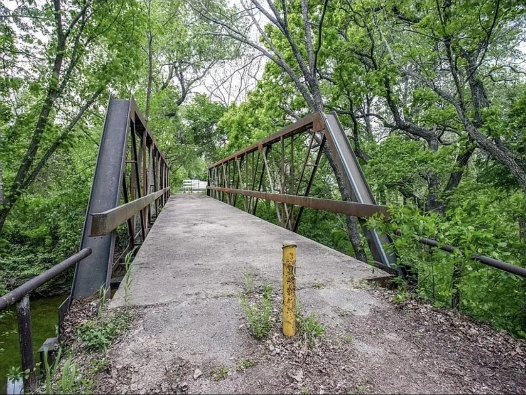 Single Family Residence For Sale in Hood County , 8216 Cleburne Highway, Granbury, Texas 76049, 3 Bedroom, 3 Bathroom, 4 Garage spaces, 1,433 Sqft, built in 1974, mls#21231299, Real Estate Agent in Granbury, Homes For Sale in Hood county, Homes For Sale in Granbury, Realtor in Granbury Texas, Real Estate Brokerage Independent Realty Texas, Luminita Cordes Realtor