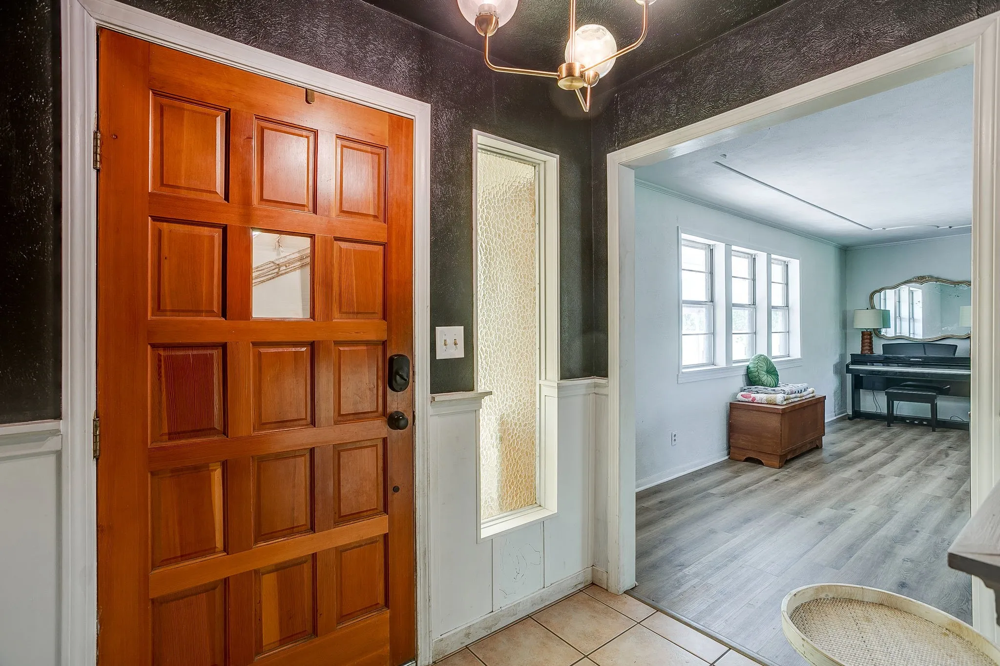 Single Family Residence For Sale in Hood County , 8216 Cleburne Highway, Granbury, Texas 76049, 3 Bedroom, 3 Bathroom, 4 Garage spaces, 1,433 Sqft, built in 1974, mls#21231299, Real Estate Agent in Granbury, Homes For Sale in Hood county, Homes For Sale in Granbury, Realtor in Granbury Texas, Real Estate Brokerage Independent Realty Texas, Luminita Cordes Realtor