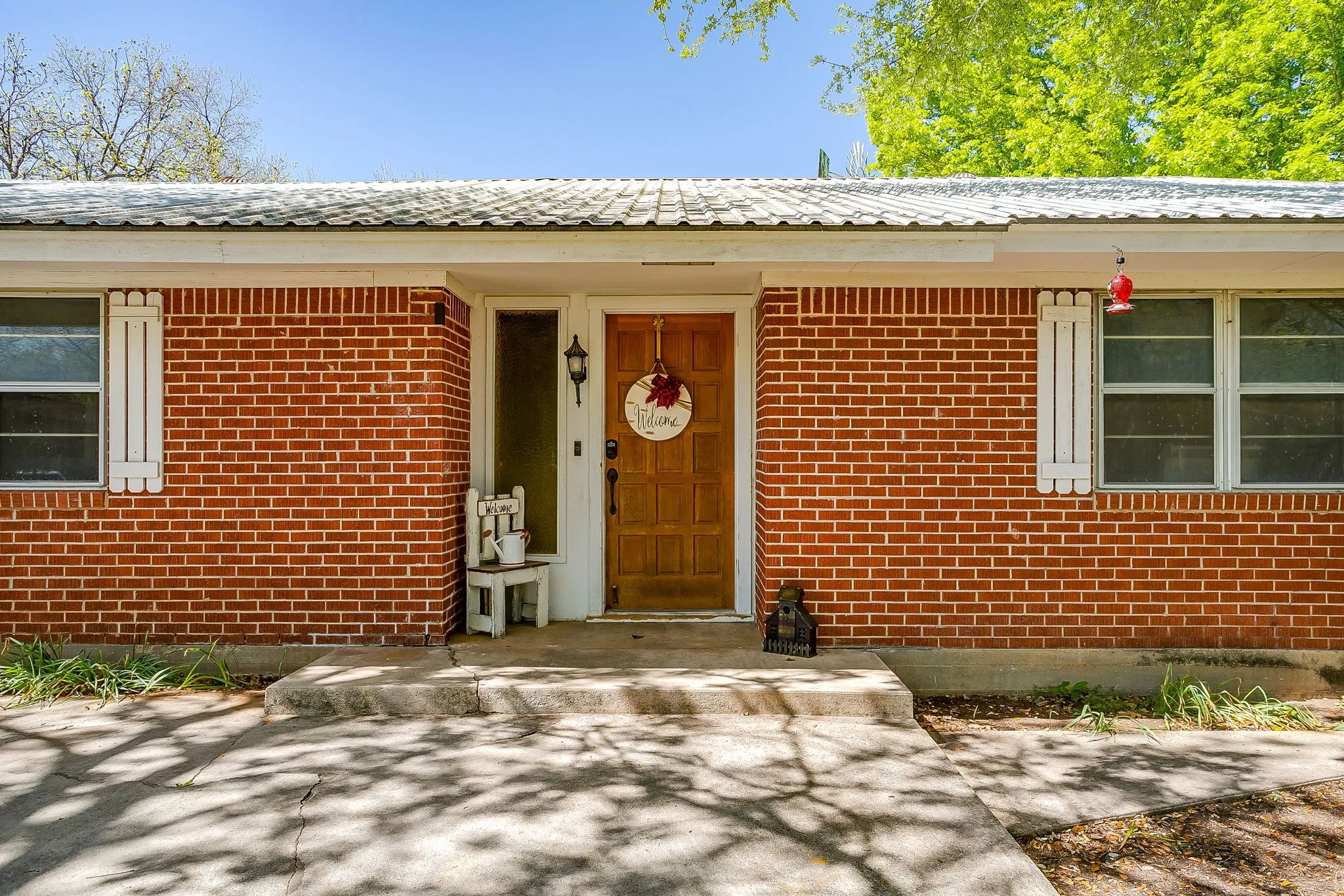 Single Family Residence For Sale in Hood County , 8216 Cleburne Highway, Granbury, Texas 76049, 3 Bedroom, 3 Bathroom, 4 Garage spaces, 1,433 Sqft, built in 1974, mls#21231299, Real Estate Agent in Granbury, Homes For Sale in Hood county, Homes For Sale in Granbury, Realtor in Granbury Texas, Real Estate Brokerage Independent Realty Texas, Luminita Cordes Realtor