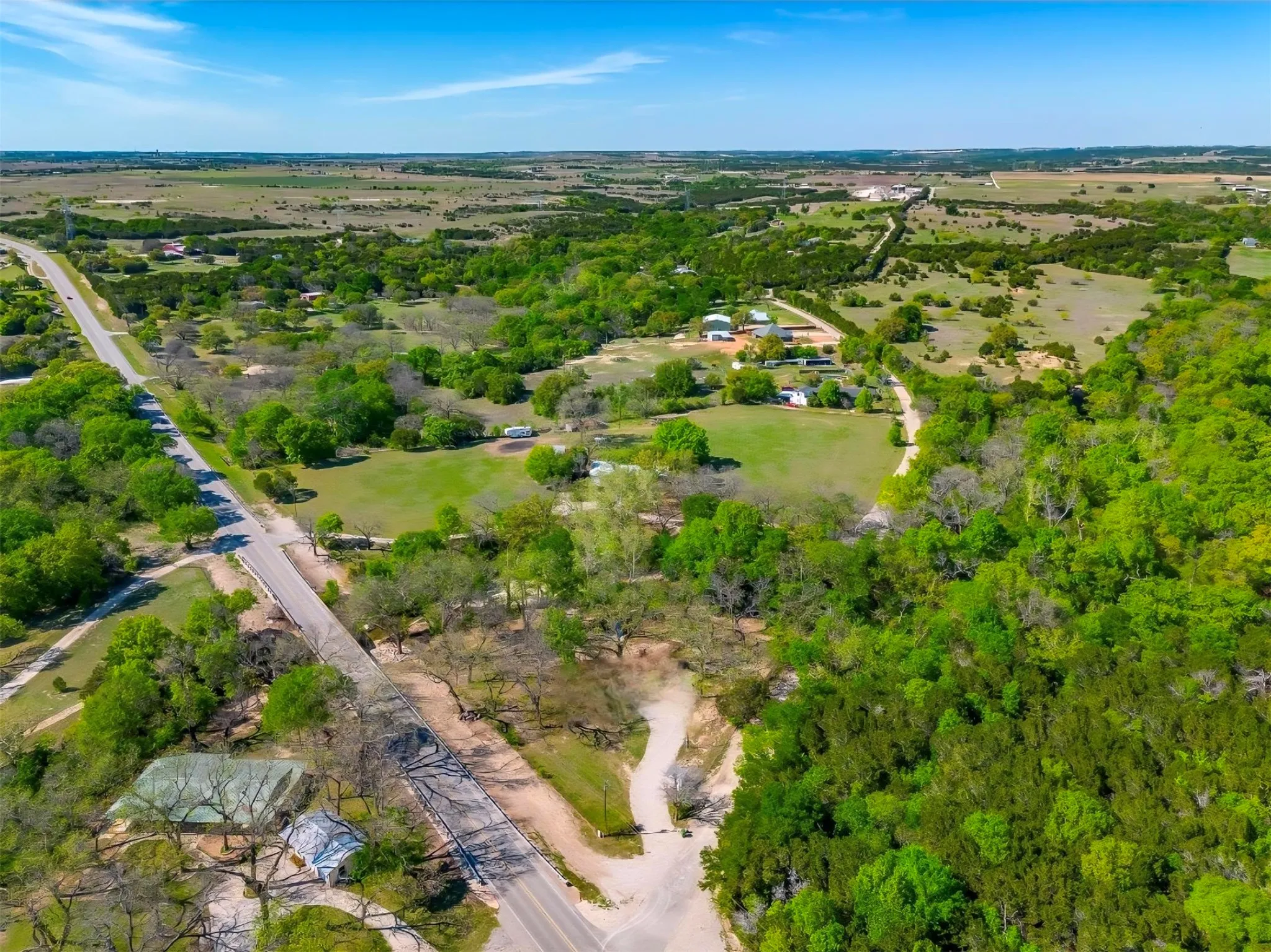Single Family Residence For Sale in Hood County , 8216 Cleburne Highway, Granbury, Texas 76049, 3 Bedroom, 3 Bathroom, 4 Garage spaces, 1,433 Sqft, built in 1974, mls#21231299, Real Estate Agent in Granbury, Homes For Sale in Hood county, Homes For Sale in Granbury, Realtor in Granbury Texas, Real Estate Brokerage Independent Realty Texas, Luminita Cordes Realtor