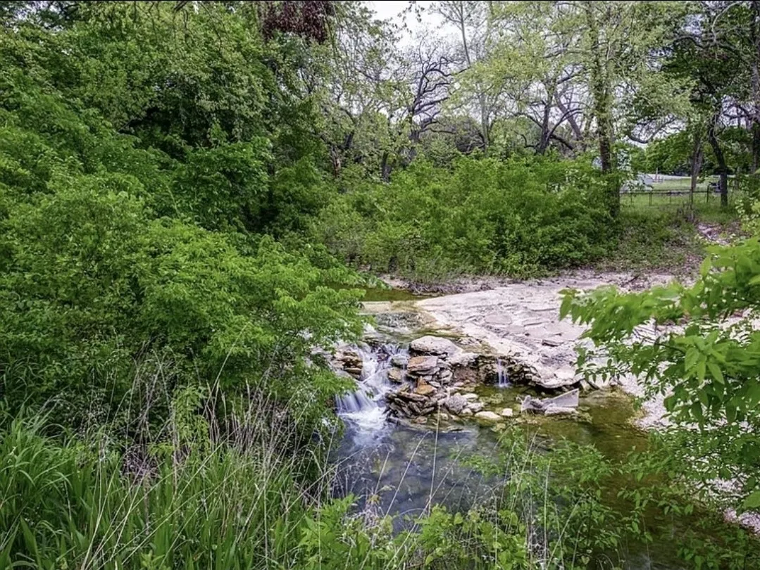 Single Family Residence For Sale in Hood County , 8216 Cleburne Highway, Granbury, Texas 76049, 3 Bedroom, 3 Bathroom, 4 Garage spaces, 1,433 Sqft, built in 1974, mls#21231299, Real Estate Agent in Granbury, Homes For Sale in Hood county, Homes For Sale in Granbury, Realtor in Granbury Texas, Real Estate Brokerage Independent Realty Texas, Luminita Cordes Realtor