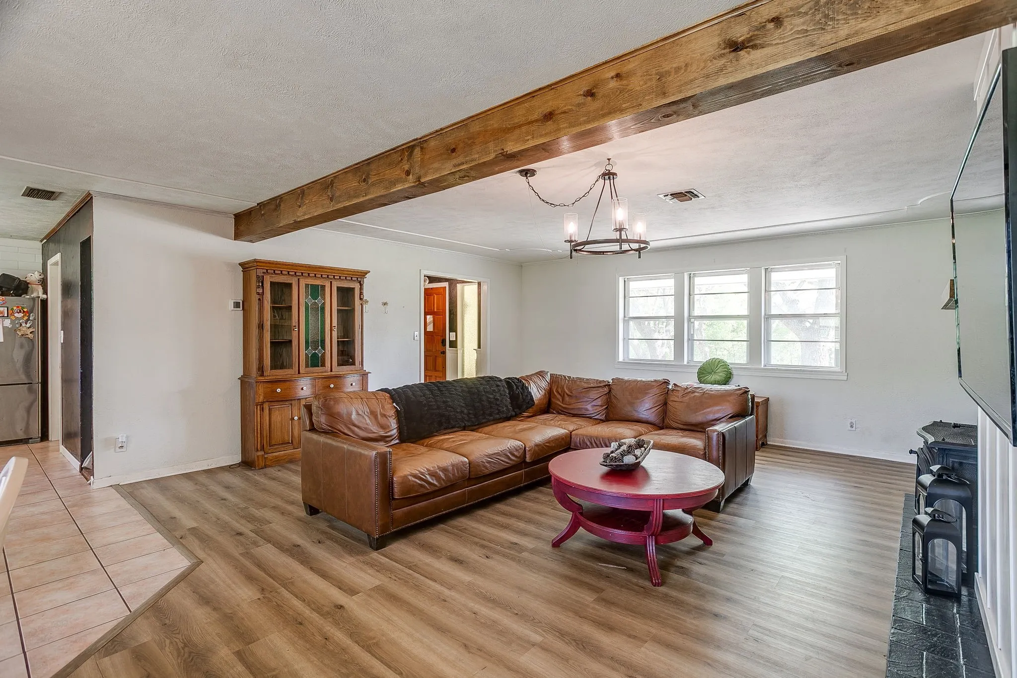 Single Family Residence For Sale in Hood County , 8216 Cleburne Highway, Granbury, Texas 76049, 3 Bedroom, 3 Bathroom, 4 Garage spaces, 1,433 Sqft, built in 1974, mls#21231299, Real Estate Agent in Granbury, Homes For Sale in Hood county, Homes For Sale in Granbury, Realtor in Granbury Texas, Real Estate Brokerage Independent Realty Texas, Luminita Cordes Realtor