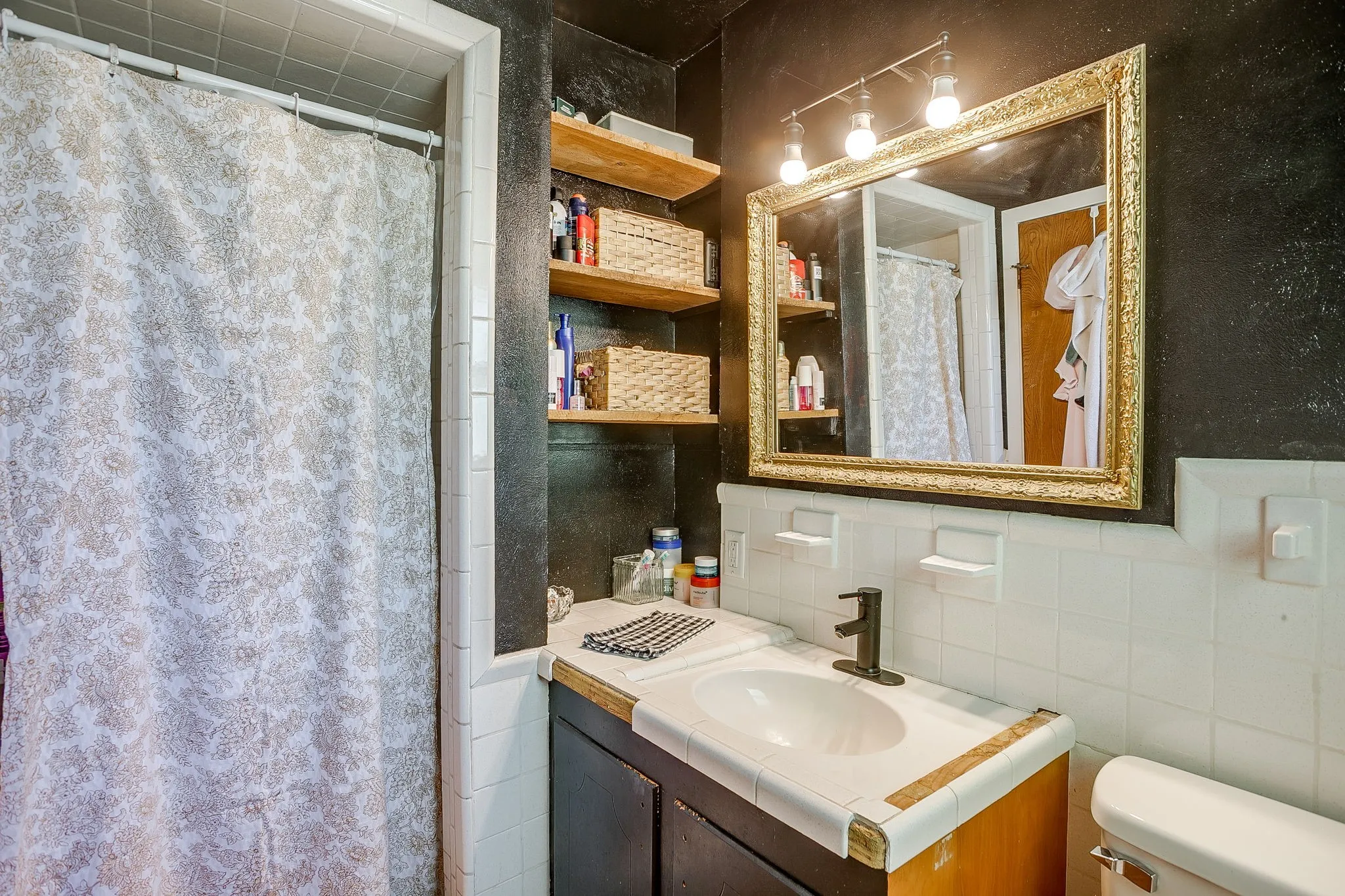Single Family Residence For Sale in Hood County , 8216 Cleburne Highway, Granbury, Texas 76049, 3 Bedroom, 3 Bathroom, 4 Garage spaces, 1,433 Sqft, built in 1974, mls#21231299, Real Estate Agent in Granbury, Homes For Sale in Hood county, Homes For Sale in Granbury, Realtor in Granbury Texas, Real Estate Brokerage Independent Realty Texas, Luminita Cordes Realtor
