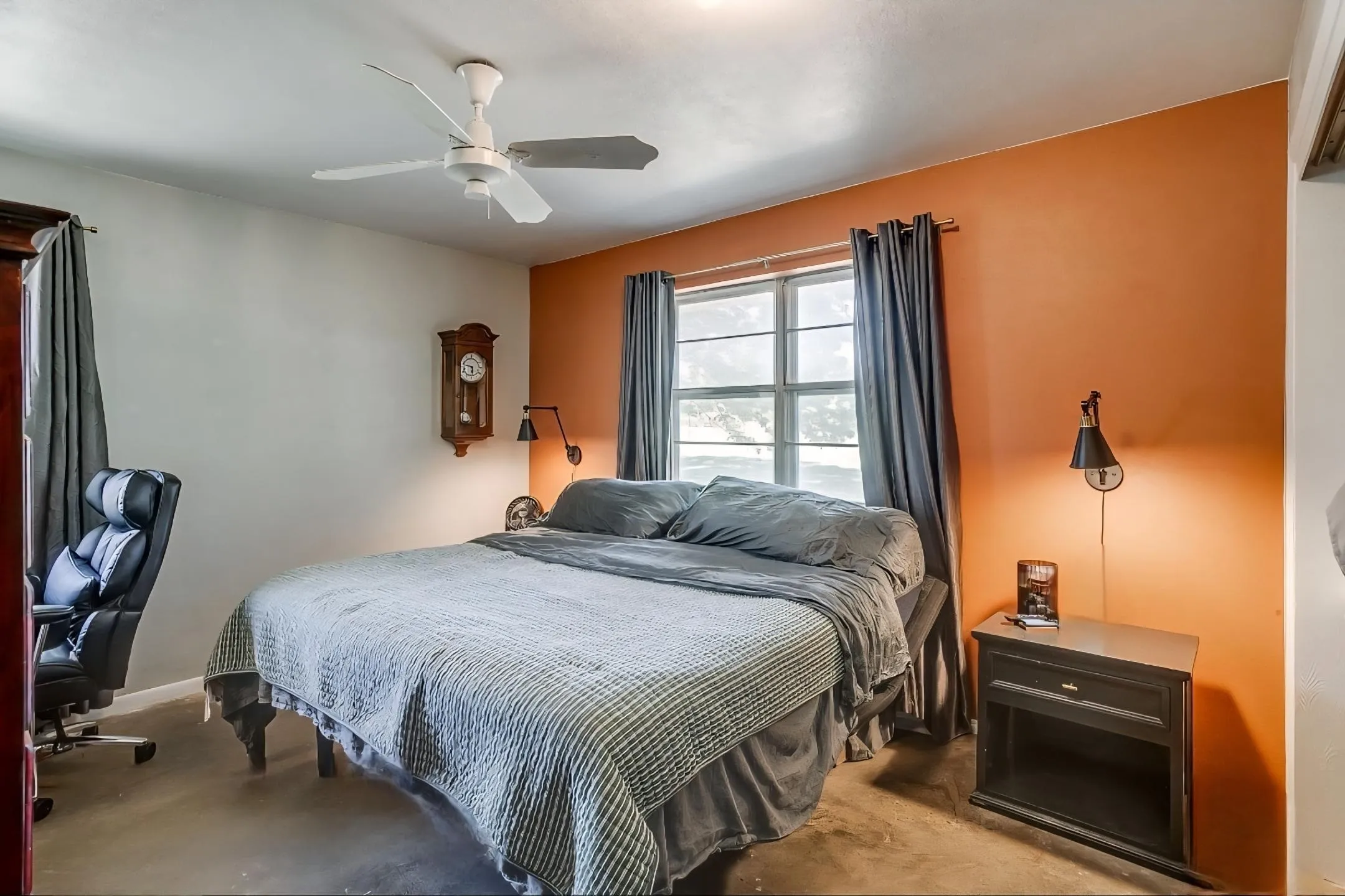 Single Family Residence For Sale in Hood County , 8216 Cleburne Highway, Granbury, Texas 76049, 3 Bedroom, 3 Bathroom, 4 Garage spaces, 1,433 Sqft, built in 1974, mls#21231299, Real Estate Agent in Granbury, Homes For Sale in Hood county, Homes For Sale in Granbury, Realtor in Granbury Texas, Real Estate Brokerage Independent Realty Texas, Luminita Cordes Realtor