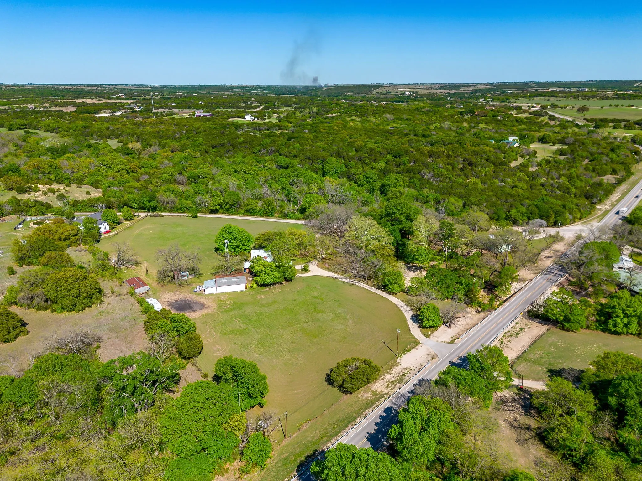 Single Family Residence For Sale in Hood County , 8216 Cleburne Highway, Granbury, Texas 76049, 3 Bedroom, 3 Bathroom, 4 Garage spaces, 1,433 Sqft, built in 1974, mls#21231299, Real Estate Agent in Granbury, Homes For Sale in Hood county, Homes For Sale in Granbury, Realtor in Granbury Texas, Real Estate Brokerage Independent Realty Texas, Luminita Cordes Realtor