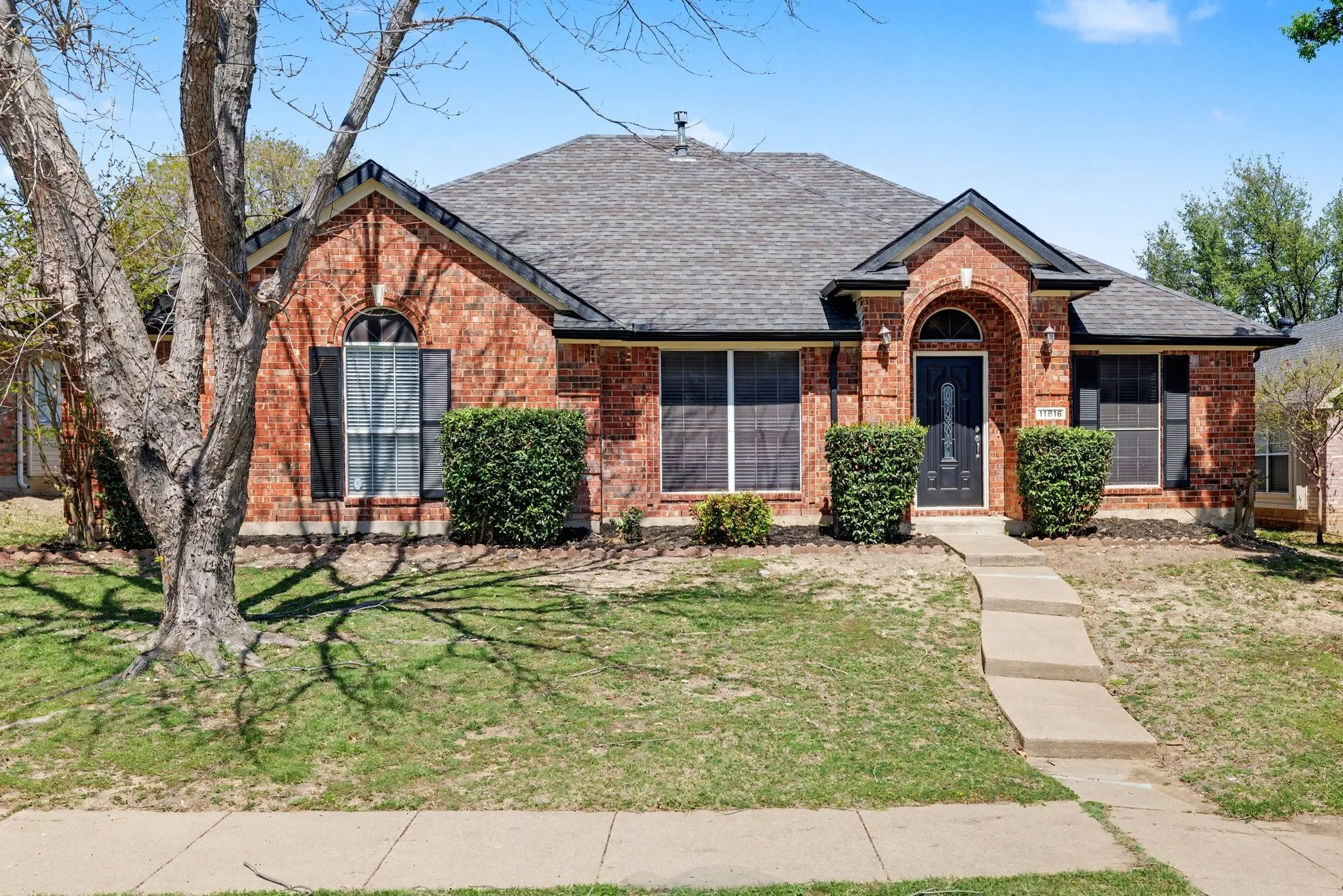 Single Family Residence For Sale in Collin County , 11816 Rocky Point Drive, Frisco, Texas 75035, 3 Bedroom, 2 Bathroom, 2 Garage spaces, 1,613 Sqft, built in 1997, Preowned, mls#21231324, Real Estate Agent in Frisco, Homes For Sale in Collin county, Homes For Sale in Frisco, Realtor in Frisco Texas, Real Estate Brokerage Independent Realty Texas, Luminita Cordes Realtor