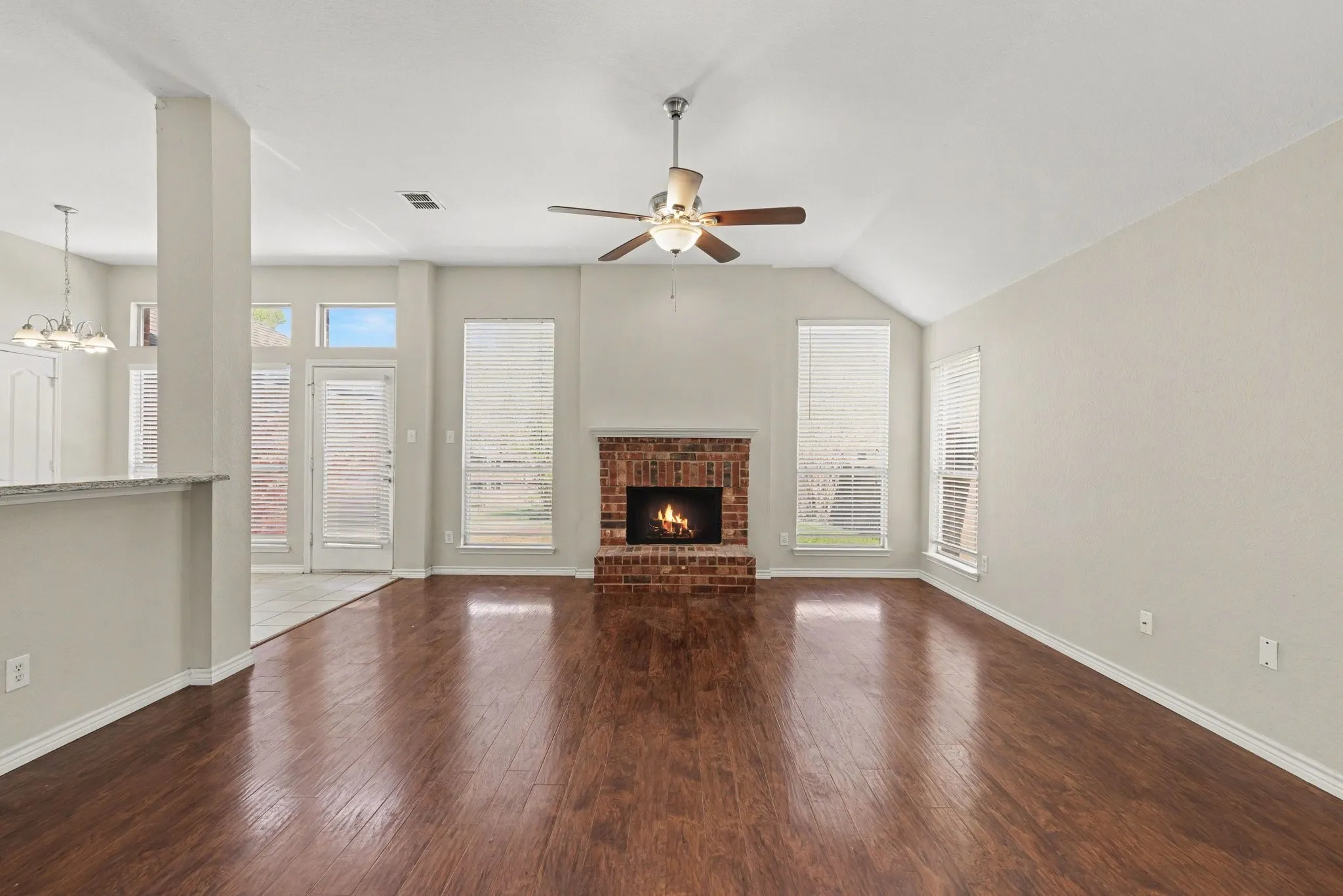 Single Family Residence For Sale in Collin County , 11816 Rocky Point Drive, Frisco, Texas 75035, 3 Bedroom, 2 Bathroom, 2 Garage spaces, 1,613 Sqft, built in 1997, Preowned, mls#21231324, Real Estate Agent in Frisco, Homes For Sale in Collin county, Homes For Sale in Frisco, Realtor in Frisco Texas, Real Estate Brokerage Independent Realty Texas, Luminita Cordes Realtor