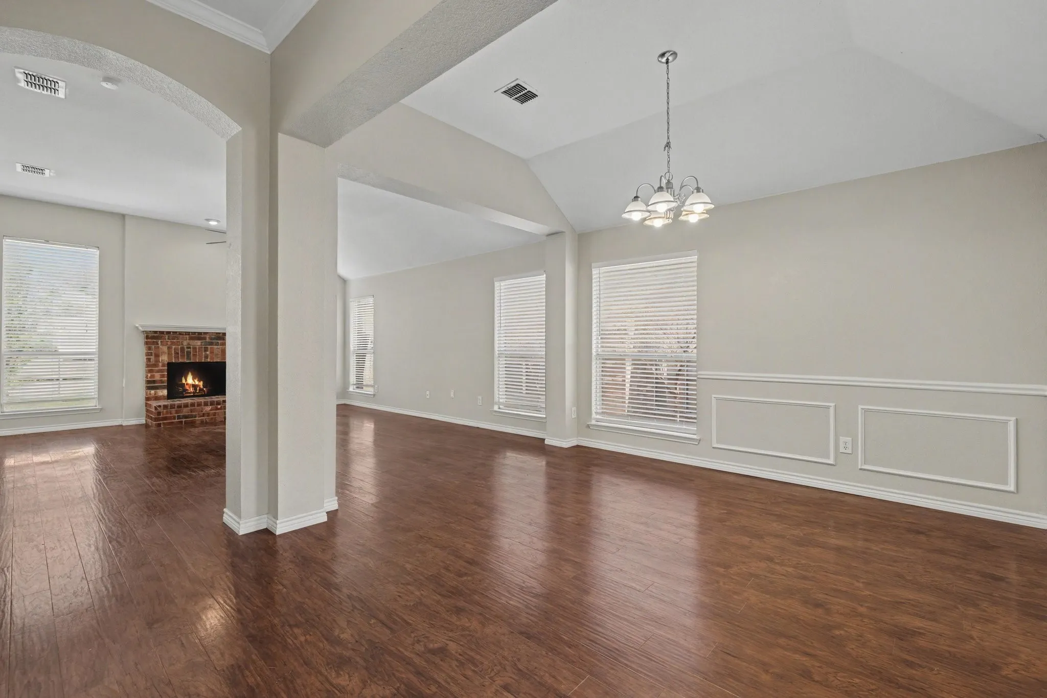 Single Family Residence For Sale in Collin County , 11816 Rocky Point Drive, Frisco, Texas 75035, 3 Bedroom, 2 Bathroom, 2 Garage spaces, 1,613 Sqft, built in 1997, Preowned, mls#21231324, Real Estate Agent in Frisco, Homes For Sale in Collin county, Homes For Sale in Frisco, Realtor in Frisco Texas, Real Estate Brokerage Independent Realty Texas, Luminita Cordes Realtor