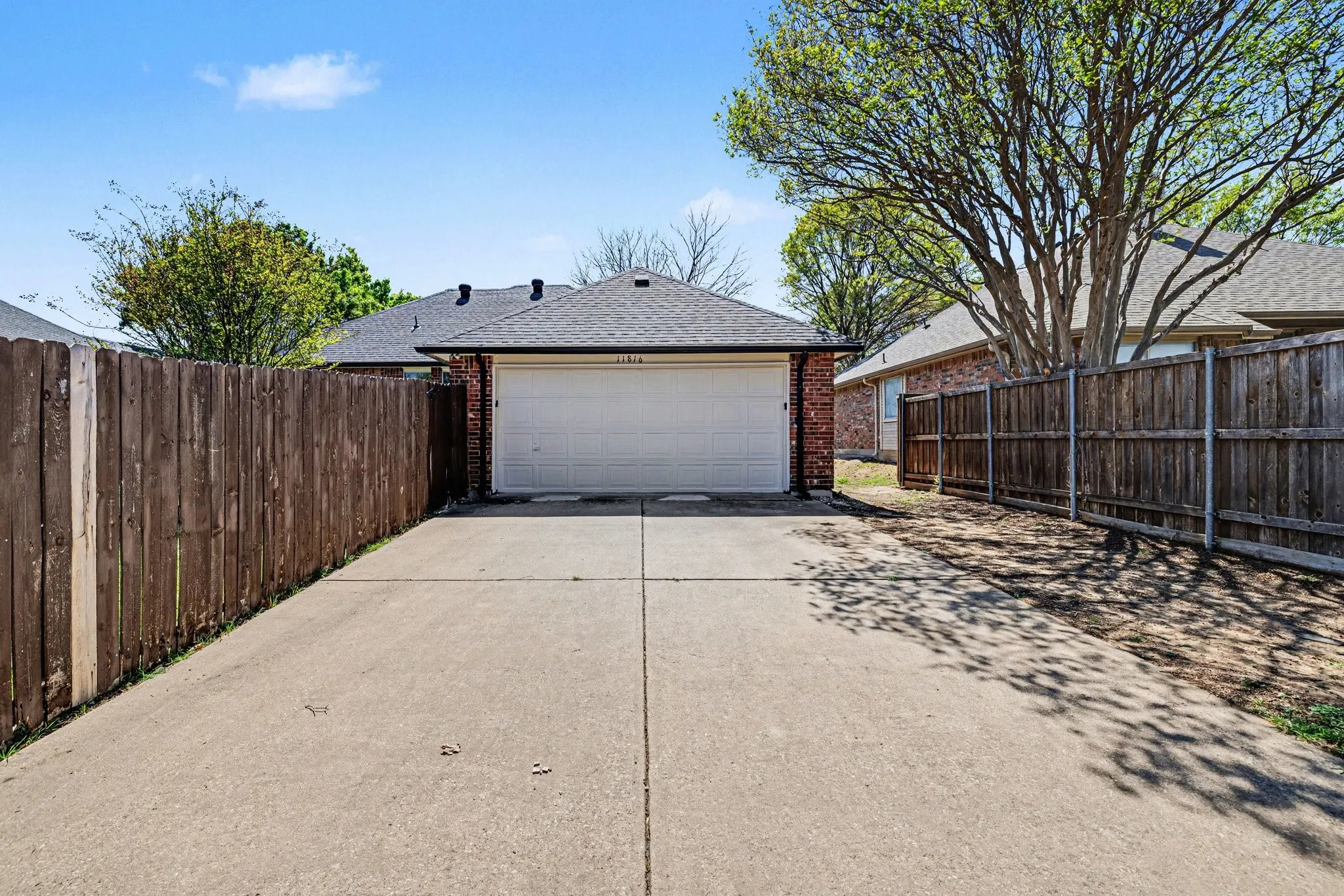 Single Family Residence For Sale in Collin County , 11816 Rocky Point Drive, Frisco, Texas 75035, 3 Bedroom, 2 Bathroom, 2 Garage spaces, 1,613 Sqft, built in 1997, Preowned, mls#21231324, Real Estate Agent in Frisco, Homes For Sale in Collin county, Homes For Sale in Frisco, Realtor in Frisco Texas, Real Estate Brokerage Independent Realty Texas, Luminita Cordes Realtor