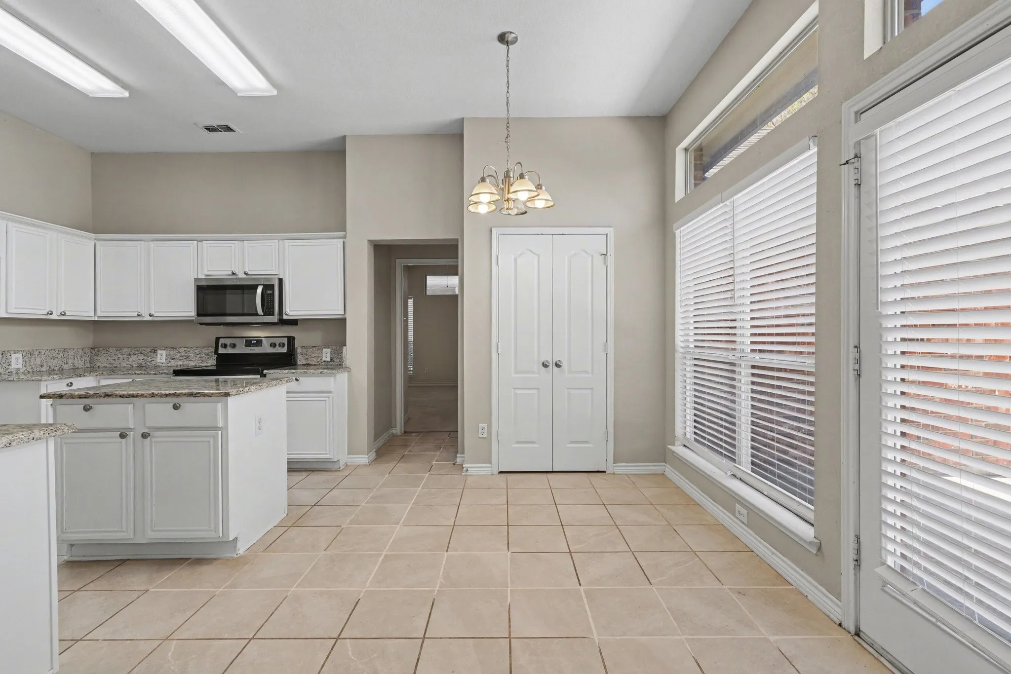 Single Family Residence For Sale in Collin County , 11816 Rocky Point Drive, Frisco, Texas 75035, 3 Bedroom, 2 Bathroom, 2 Garage spaces, 1,613 Sqft, built in 1997, Preowned, mls#21231324, Real Estate Agent in Frisco, Homes For Sale in Collin county, Homes For Sale in Frisco, Realtor in Frisco Texas, Real Estate Brokerage Independent Realty Texas, Luminita Cordes Realtor