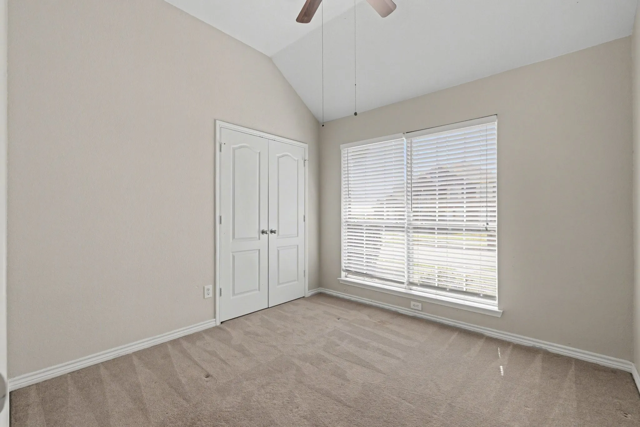 Single Family Residence For Sale in Collin County , 11816 Rocky Point Drive, Frisco, Texas 75035, 3 Bedroom, 2 Bathroom, 2 Garage spaces, 1,613 Sqft, built in 1997, Preowned, mls#21231324, Real Estate Agent in Frisco, Homes For Sale in Collin county, Homes For Sale in Frisco, Realtor in Frisco Texas, Real Estate Brokerage Independent Realty Texas, Luminita Cordes Realtor