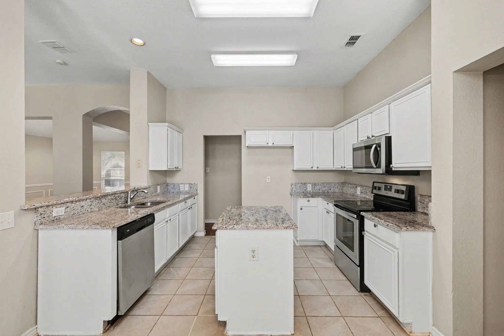 Single Family Residence For Sale in Collin County , 11816 Rocky Point Drive, Frisco, Texas 75035, 3 Bedroom, 2 Bathroom, 2 Garage spaces, 1,613 Sqft, built in 1997, Preowned, mls#21231324, Real Estate Agent in Frisco, Homes For Sale in Collin county, Homes For Sale in Frisco, Realtor in Frisco Texas, Real Estate Brokerage Independent Realty Texas, Luminita Cordes Realtor