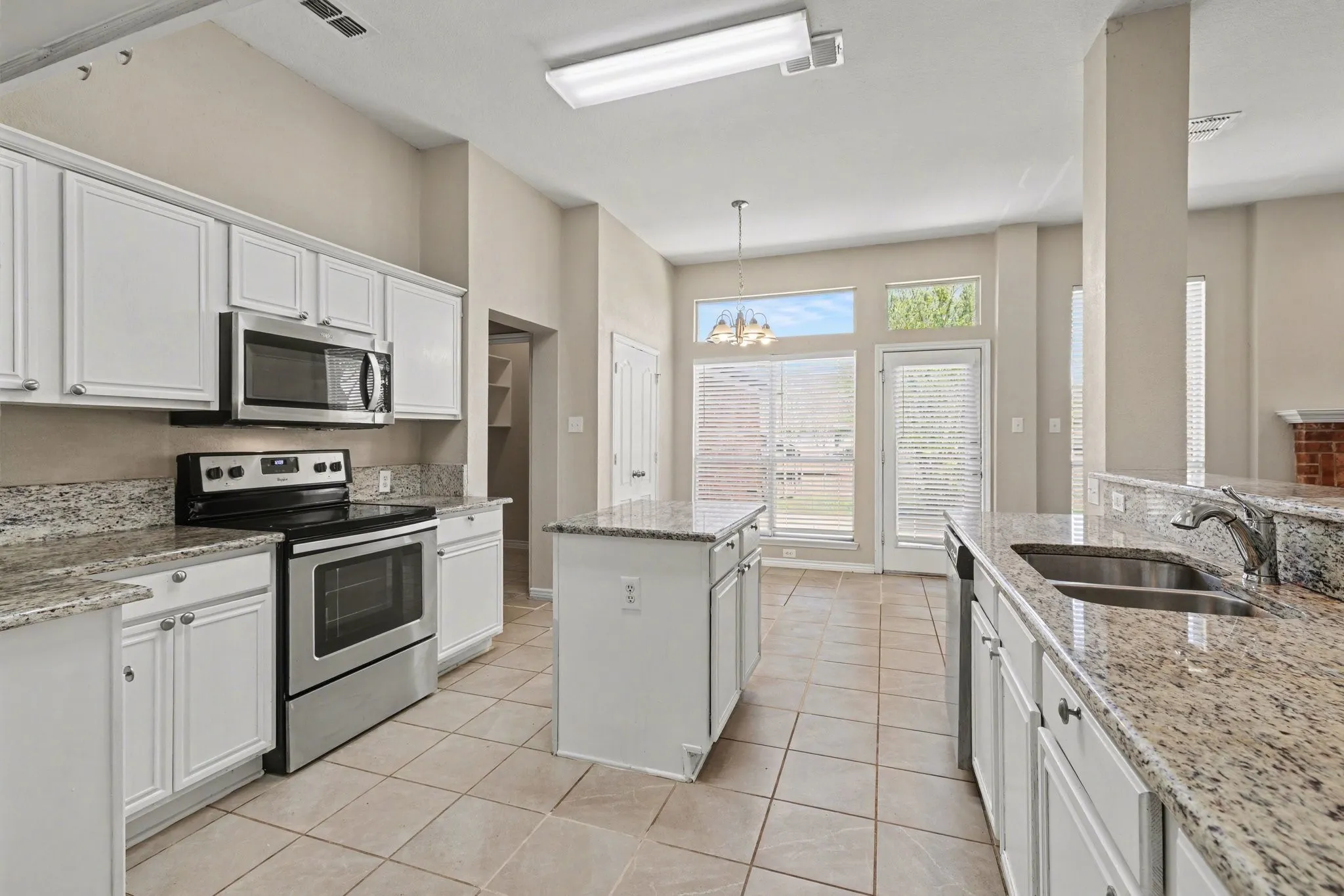 Single Family Residence For Sale in Collin County , 11816 Rocky Point Drive, Frisco, Texas 75035, 3 Bedroom, 2 Bathroom, 2 Garage spaces, 1,613 Sqft, built in 1997, Preowned, mls#21231324, Real Estate Agent in Frisco, Homes For Sale in Collin county, Homes For Sale in Frisco, Realtor in Frisco Texas, Real Estate Brokerage Independent Realty Texas, Luminita Cordes Realtor