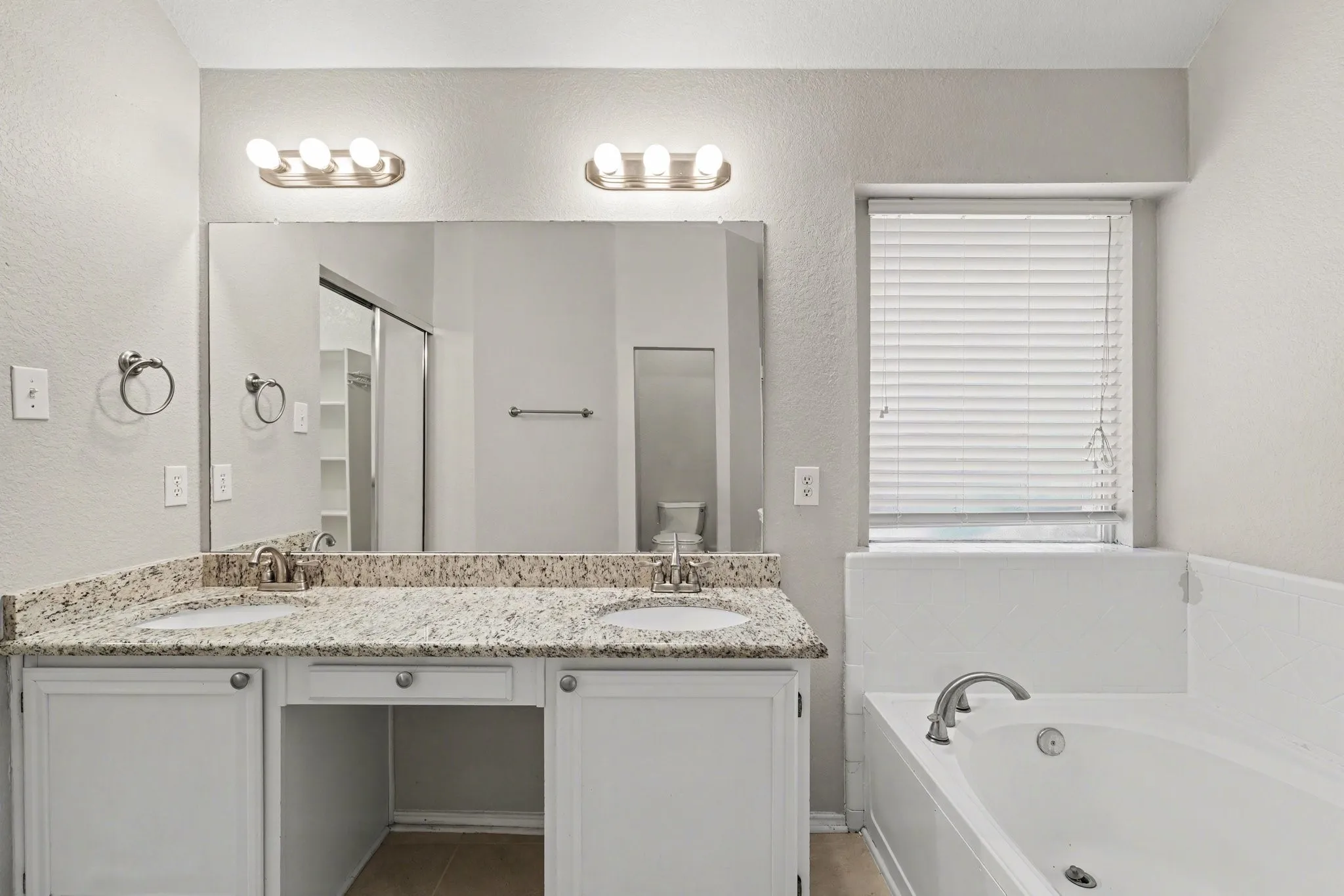 Single Family Residence For Sale in Collin County , 11816 Rocky Point Drive, Frisco, Texas 75035, 3 Bedroom, 2 Bathroom, 2 Garage spaces, 1,613 Sqft, built in 1997, Preowned, mls#21231324, Real Estate Agent in Frisco, Homes For Sale in Collin county, Homes For Sale in Frisco, Realtor in Frisco Texas, Real Estate Brokerage Independent Realty Texas, Luminita Cordes Realtor