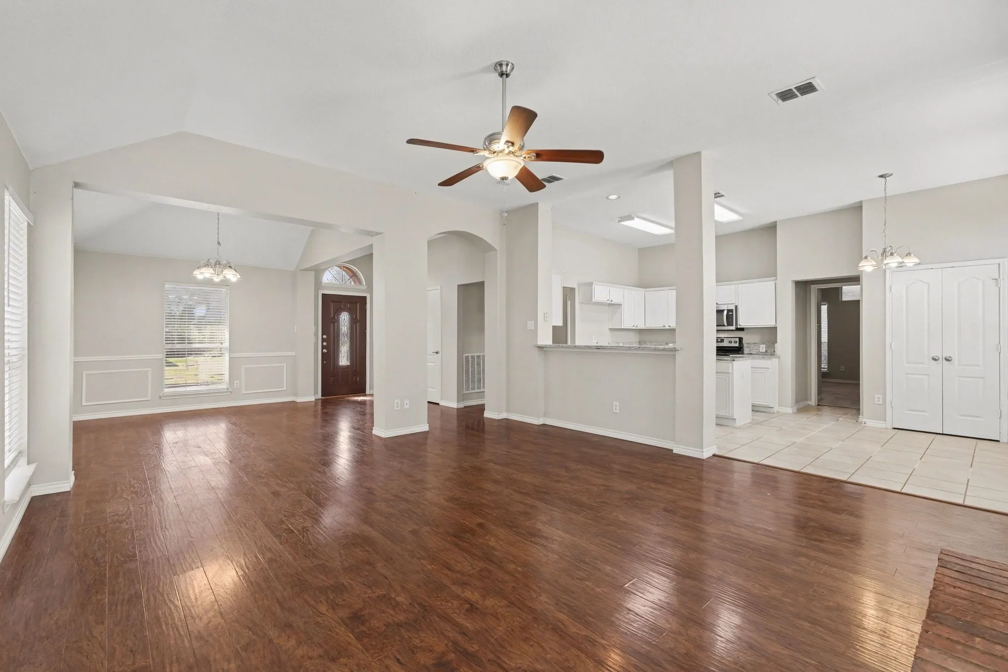 Single Family Residence For Sale in Collin County , 11816 Rocky Point Drive, Frisco, Texas 75035, 3 Bedroom, 2 Bathroom, 2 Garage spaces, 1,613 Sqft, built in 1997, Preowned, mls#21231324, Real Estate Agent in Frisco, Homes For Sale in Collin county, Homes For Sale in Frisco, Realtor in Frisco Texas, Real Estate Brokerage Independent Realty Texas, Luminita Cordes Realtor
