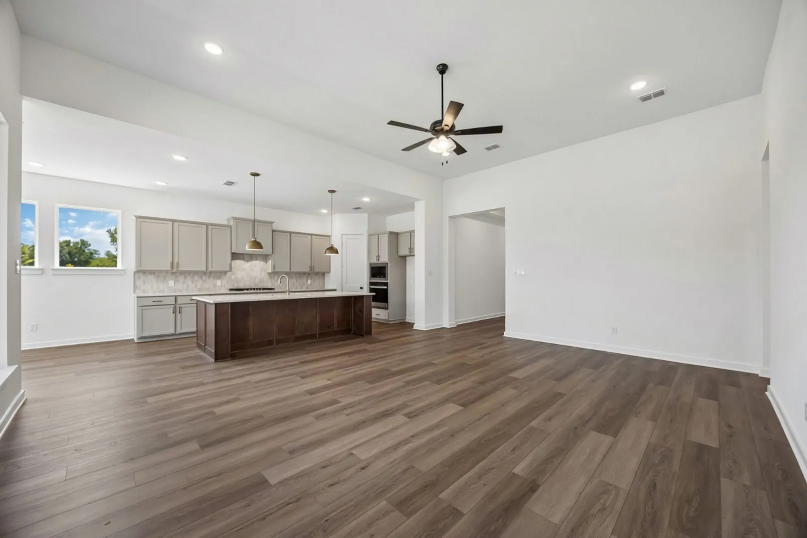Listing (40)