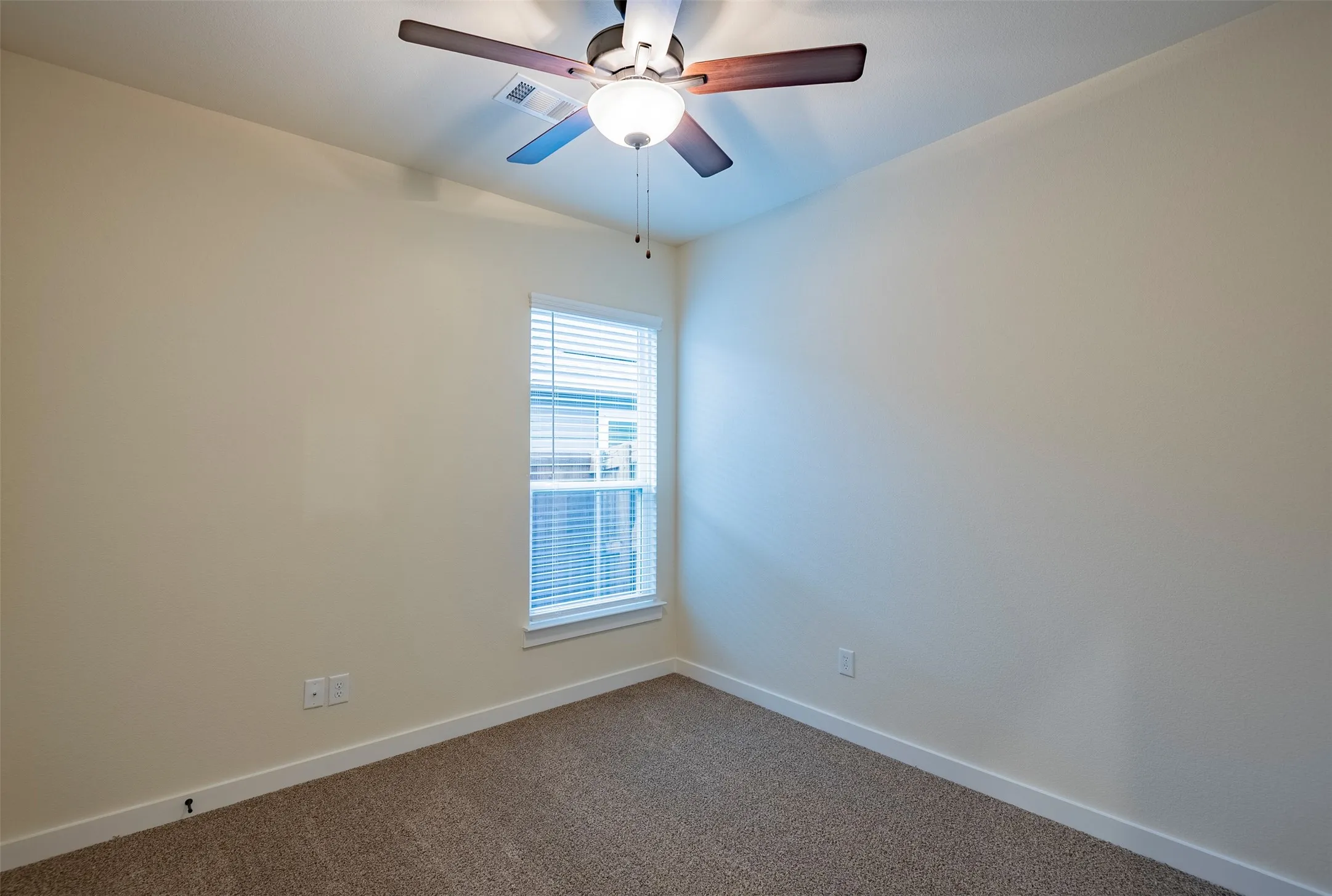 Duplex For Rent in Ellis County , 656 Wheatfield Drive, Venus, Texas 76084, 3 Bedroom, 2 Bathroom, 2 Garage spaces, 1,301 Sqft, built in 2023, Preowned, mls#21231337, Real Estate Agent in Venus, Homes For Rent in Ellis county, Homes For Rent in Venus, Realtor in Venus Texas, Real Estate Brokerage Independent Realty Texas, Luminita Cordes Realtor