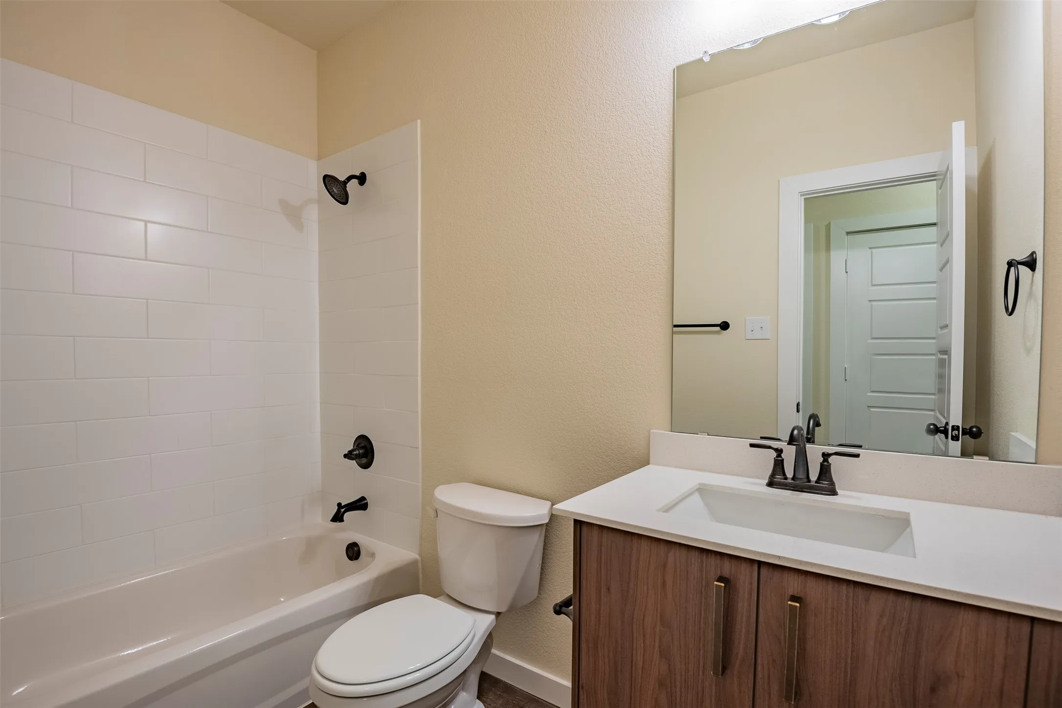 Duplex For Rent in Ellis County , 656 Wheatfield Drive, Venus, Texas 76084, 3 Bedroom, 2 Bathroom, 2 Garage spaces, 1,301 Sqft, built in 2023, Preowned, mls#21231337, Real Estate Agent in Venus, Homes For Rent in Ellis county, Homes For Rent in Venus, Realtor in Venus Texas, Real Estate Brokerage Independent Realty Texas, Luminita Cordes Realtor