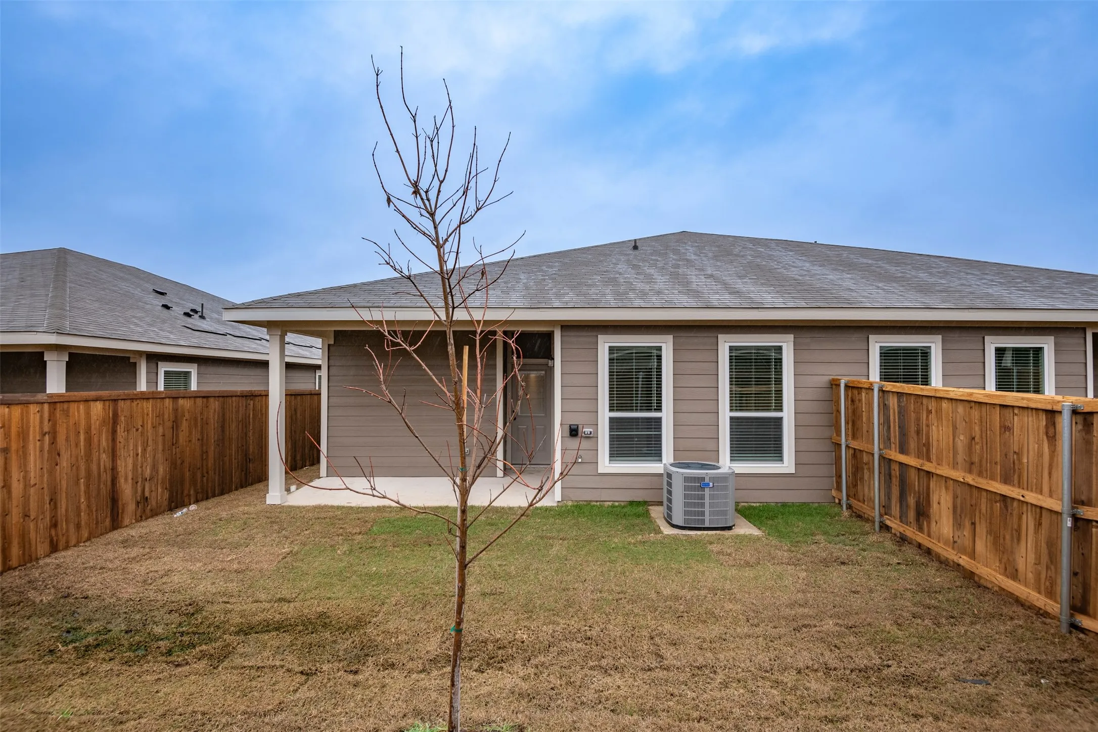 Duplex For Rent in Ellis County , 656 Wheatfield Drive, Venus, Texas 76084, 3 Bedroom, 2 Bathroom, 2 Garage spaces, 1,301 Sqft, built in 2023, Preowned, mls#21231337, Real Estate Agent in Venus, Homes For Rent in Ellis county, Homes For Rent in Venus, Realtor in Venus Texas, Real Estate Brokerage Independent Realty Texas, Luminita Cordes Realtor