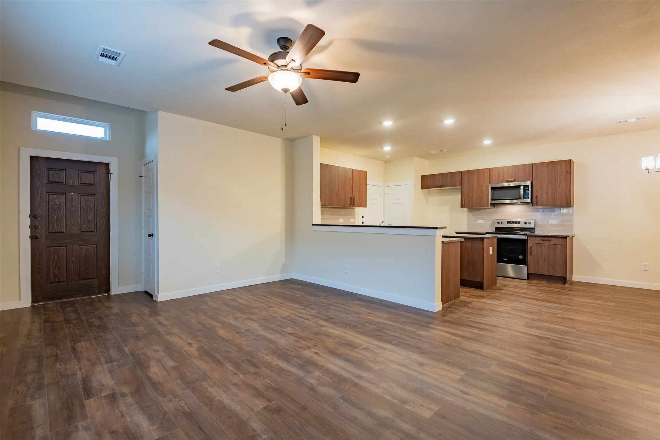 Duplex For Rent in Ellis County , 656 Wheatfield Drive, Venus, Texas 76084, 3 Bedroom, 2 Bathroom, 2 Garage spaces, 1,301 Sqft, built in 2023, Preowned, mls#21231337, Real Estate Agent in Venus, Homes For Rent in Ellis county, Homes For Rent in Venus, Realtor in Venus Texas, Real Estate Brokerage Independent Realty Texas, Luminita Cordes Realtor