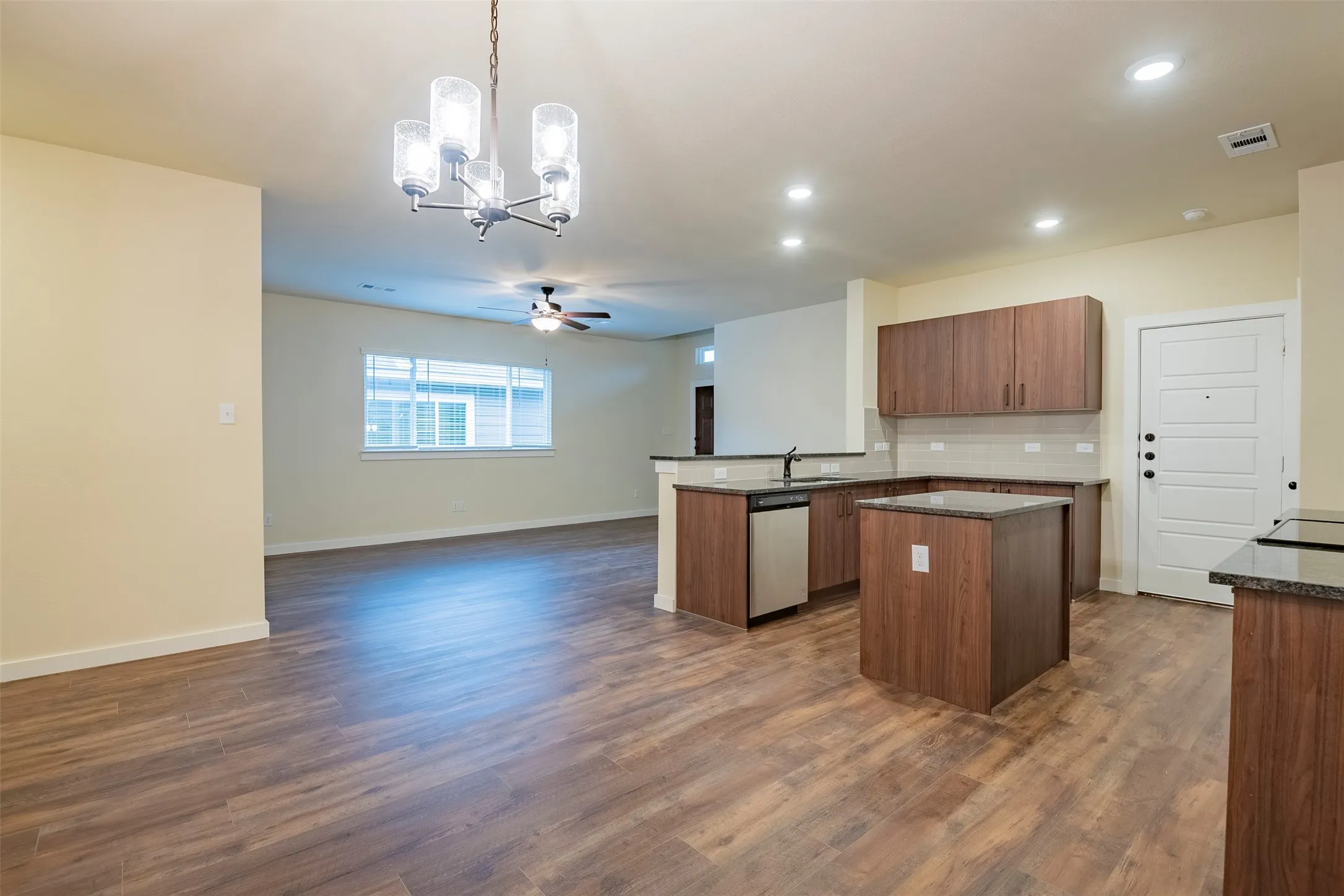 Duplex For Rent in Ellis County , 656 Wheatfield Drive, Venus, Texas 76084, 3 Bedroom, 2 Bathroom, 2 Garage spaces, 1,301 Sqft, built in 2023, Preowned, mls#21231337, Real Estate Agent in Venus, Homes For Rent in Ellis county, Homes For Rent in Venus, Realtor in Venus Texas, Real Estate Brokerage Independent Realty Texas, Luminita Cordes Realtor