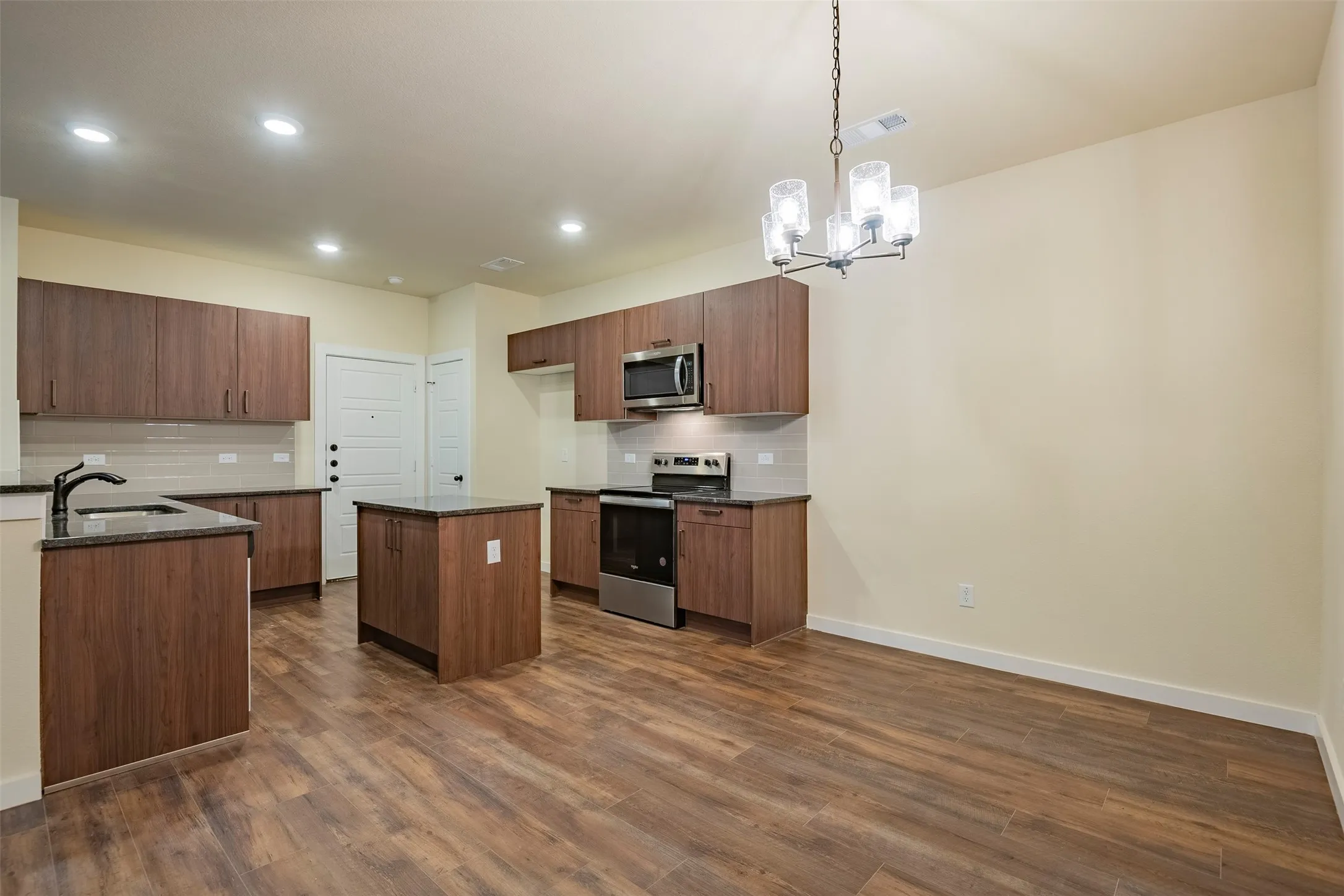 Duplex For Rent in Ellis County , 656 Wheatfield Drive, Venus, Texas 76084, 3 Bedroom, 2 Bathroom, 2 Garage spaces, 1,301 Sqft, built in 2023, Preowned, mls#21231337, Real Estate Agent in Venus, Homes For Rent in Ellis county, Homes For Rent in Venus, Realtor in Venus Texas, Real Estate Brokerage Independent Realty Texas, Luminita Cordes Realtor