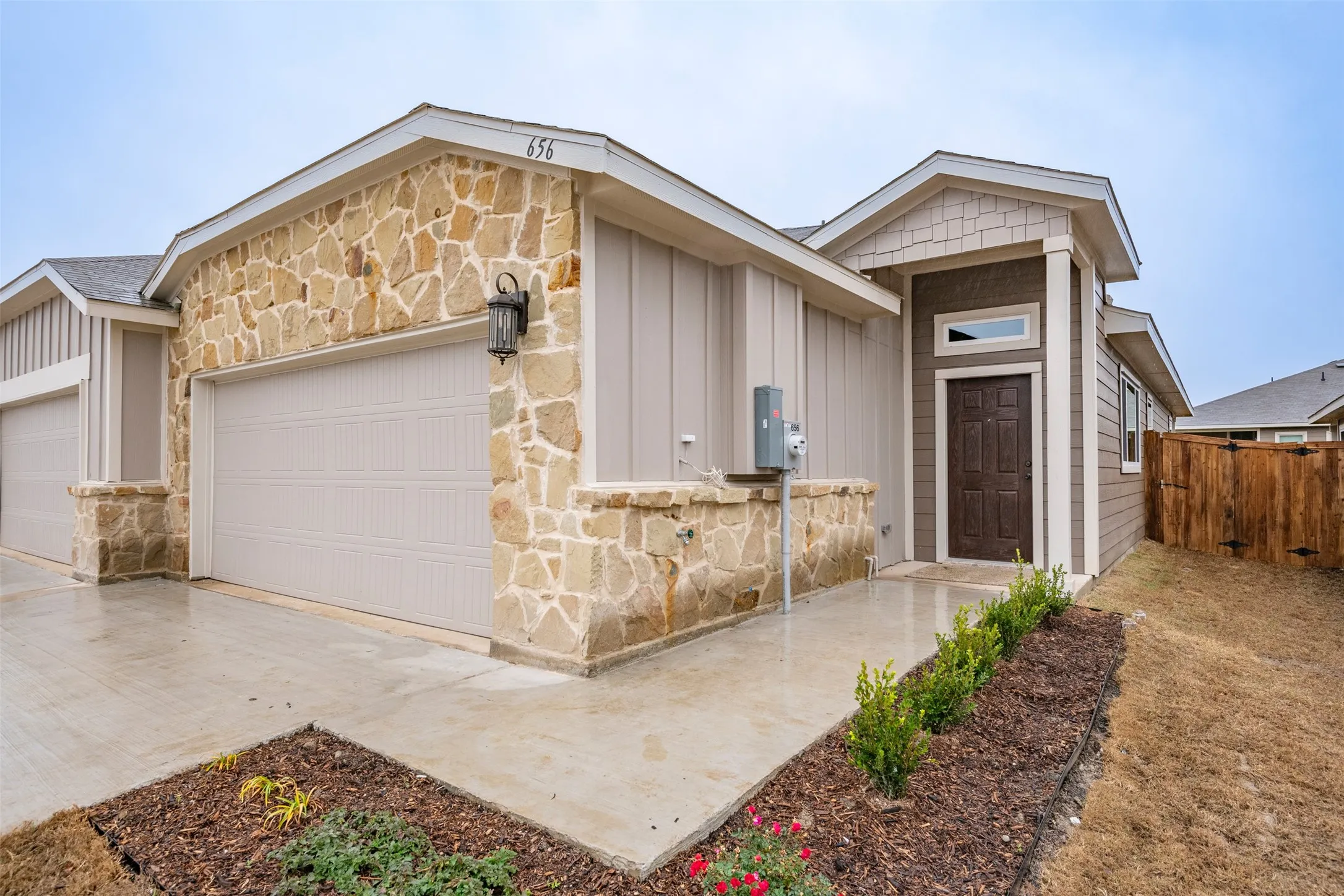 Duplex For Rent in Ellis County , 656 Wheatfield Drive, Venus, Texas 76084, 3 Bedroom, 2 Bathroom, 2 Garage spaces, 1,301 Sqft, built in 2023, Preowned, mls#21231337, Real Estate Agent in Venus, Homes For Rent in Ellis county, Homes For Rent in Venus, Realtor in Venus Texas, Real Estate Brokerage Independent Realty Texas, Luminita Cordes Realtor