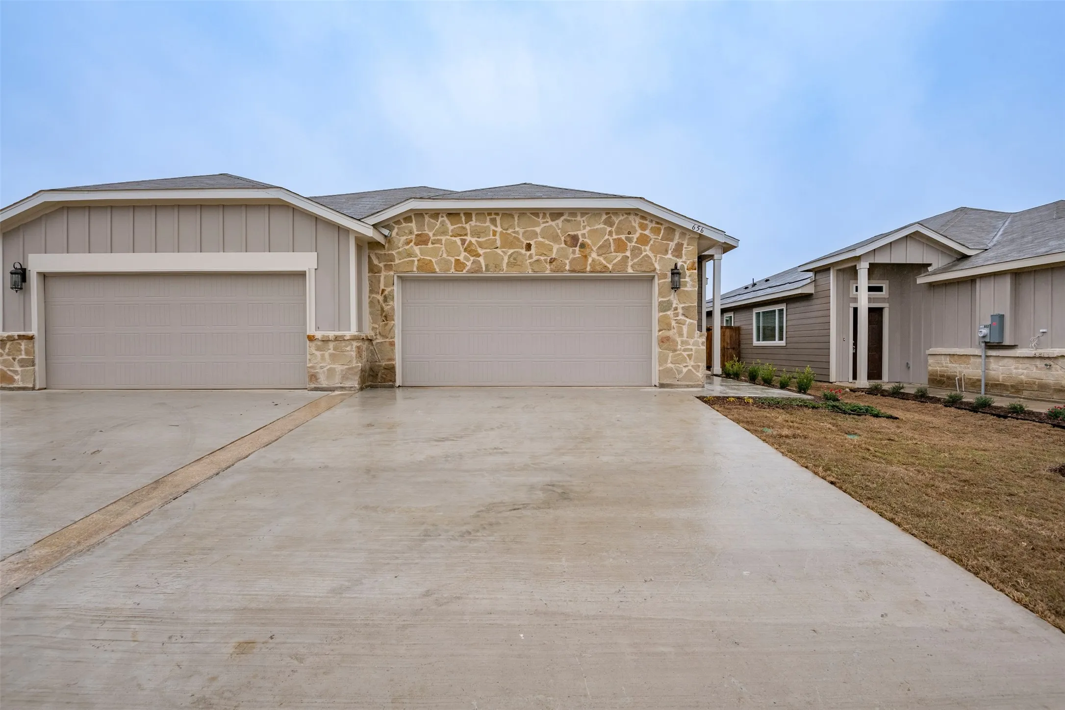 Duplex For Rent in Ellis County , 656 Wheatfield Drive, Venus, Texas 76084, 3 Bedroom, 2 Bathroom, 2 Garage spaces, 1,301 Sqft, built in 2023, Preowned, mls#21231337, Real Estate Agent in Venus, Homes For Rent in Ellis county, Homes For Rent in Venus, Realtor in Venus Texas, Real Estate Brokerage Independent Realty Texas, Luminita Cordes Realtor