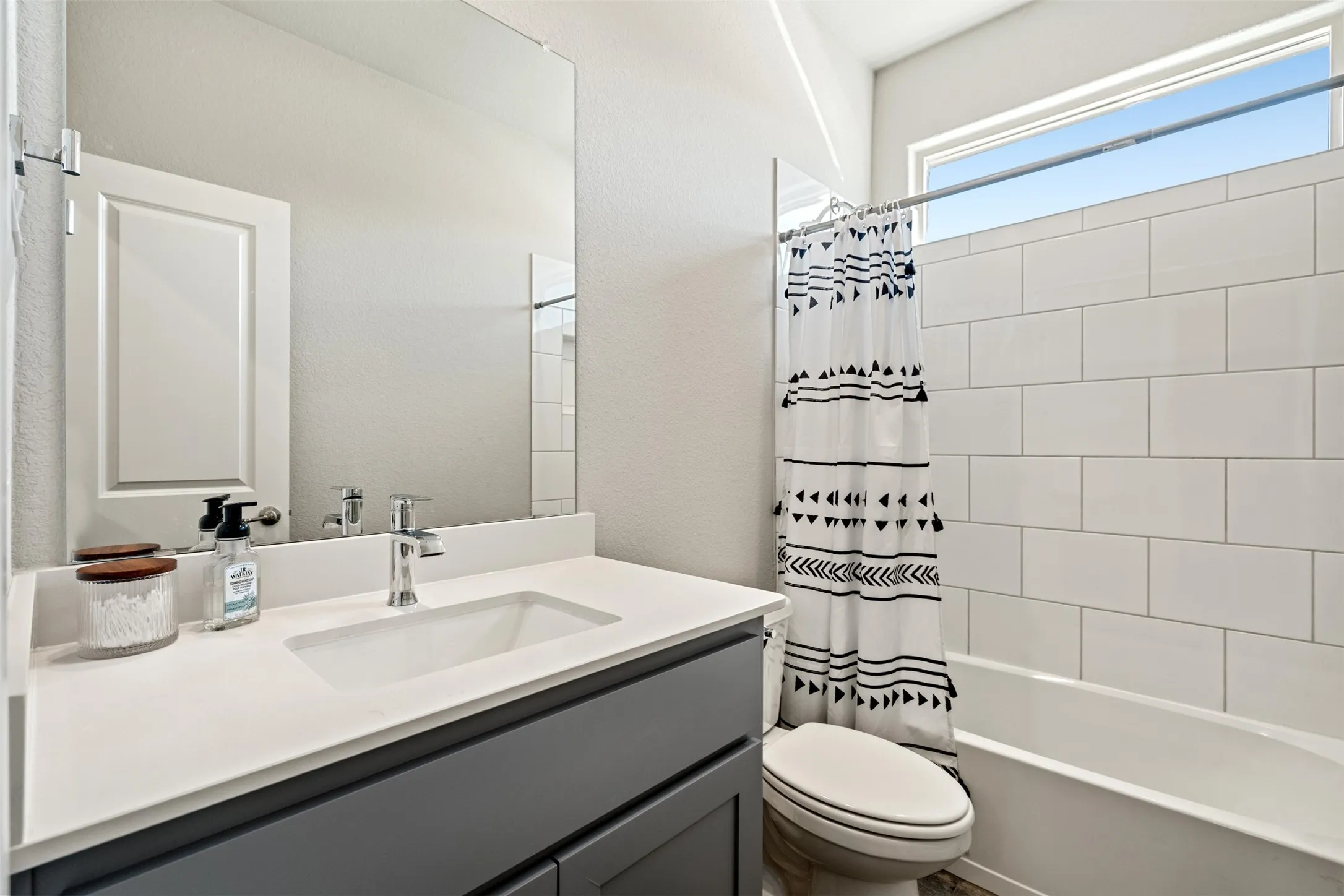 Bathroom with vanity and shower / bathtub combination with curtain