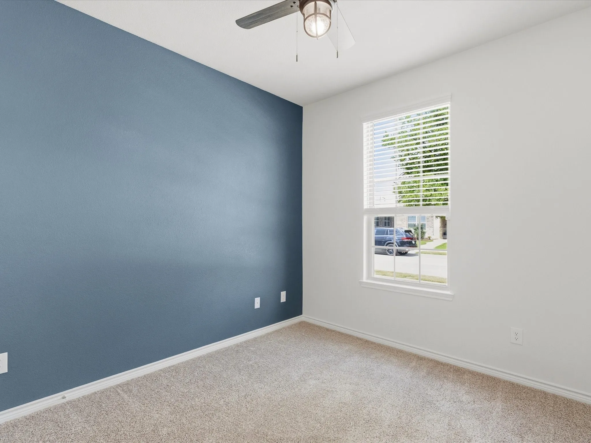 Secondary bedroom ideal for guests, kids, or a home office setup.
