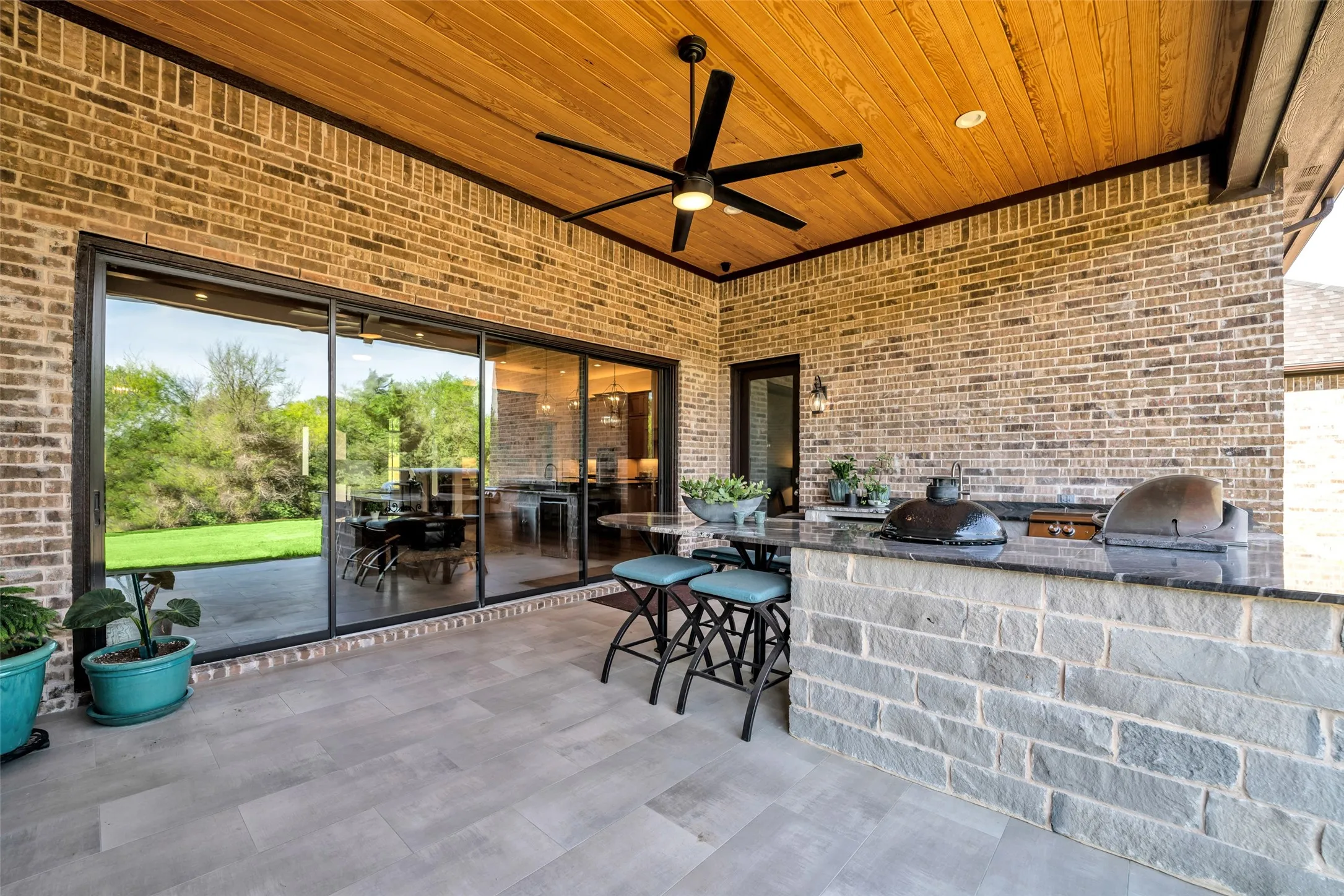 Retractable sliding doors.