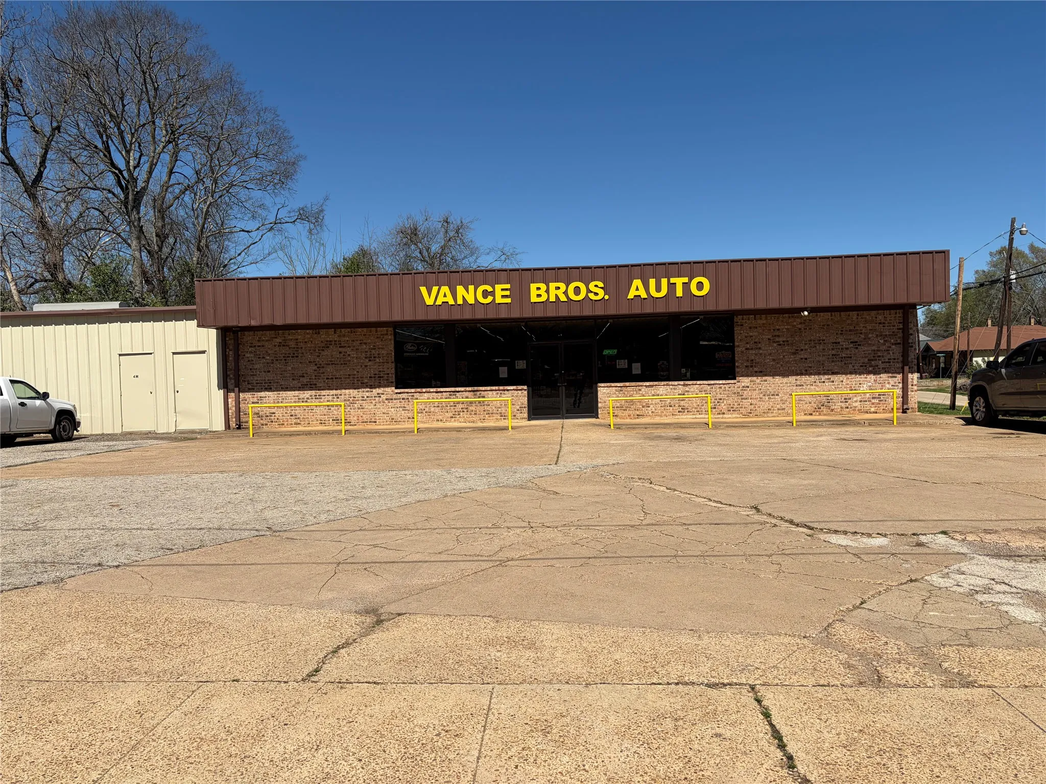 Retail For Sale in Anderson County , 601 W Lacy Street, Palestine, Texas 75801, 0, 0, Garage spaces, 0 Sqft, built in 1985, Preowned, Price $515,000, mls#21231443, Real Estate Agent in Palestine, Homes For Sale in Anderson county, Homes For Sale in Palestine, Realtor in Palestine Texas, Real Estate Brokerage Independent Realty Texas, Luminita Cordes Realtor