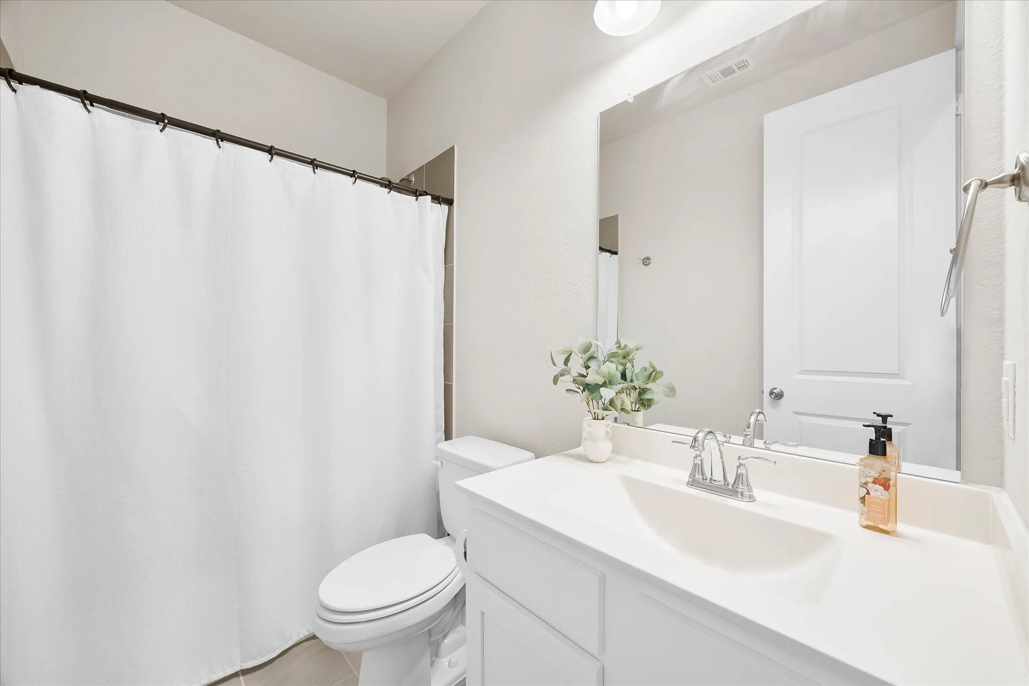 Single Family Residence For Sale in Kaufman County , 1872 Big Spring Drive, Forney, Texas 75126, 4 Bedroom, 3 Bathroom, 2 Garage spaces, 2,074 Sqft, built in 2021, Preowned, mls#21230415, Real Estate Agent in Forney, Homes For Sale in Kaufman county, Homes For Sale in Forney, Realtor in Forney Texas, Real Estate Brokerage Independent Realty Texas, Luminita Cordes Realtor