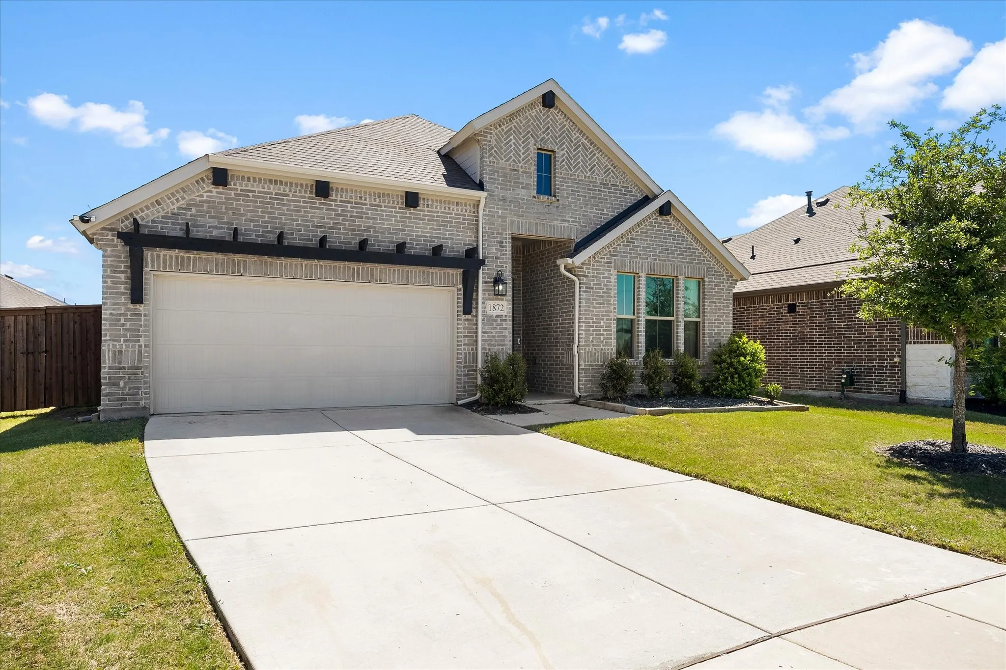 Single Family Residence For Sale in Kaufman County , 1872 Big Spring Drive, Forney, Texas 75126, 4 Bedroom, 3 Bathroom, 2 Garage spaces, 2,074 Sqft, built in 2021, Preowned, mls#21230415, Real Estate Agent in Forney, Homes For Sale in Kaufman county, Homes For Sale in Forney, Realtor in Forney Texas, Real Estate Brokerage Independent Realty Texas, Luminita Cordes Realtor